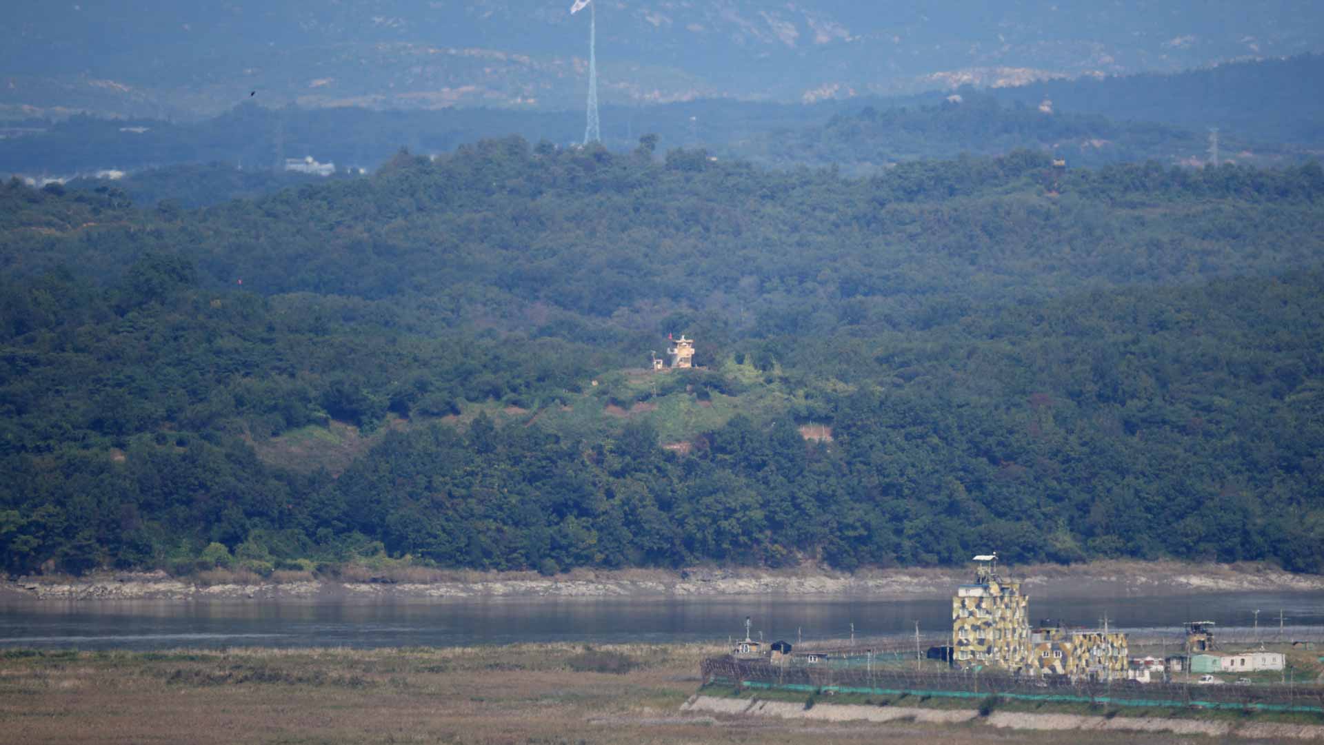 صورة بعنوان: كوريا الجنوبية تجري تدريبات عسكرية لتعزيز قدراتها الدفاعية 