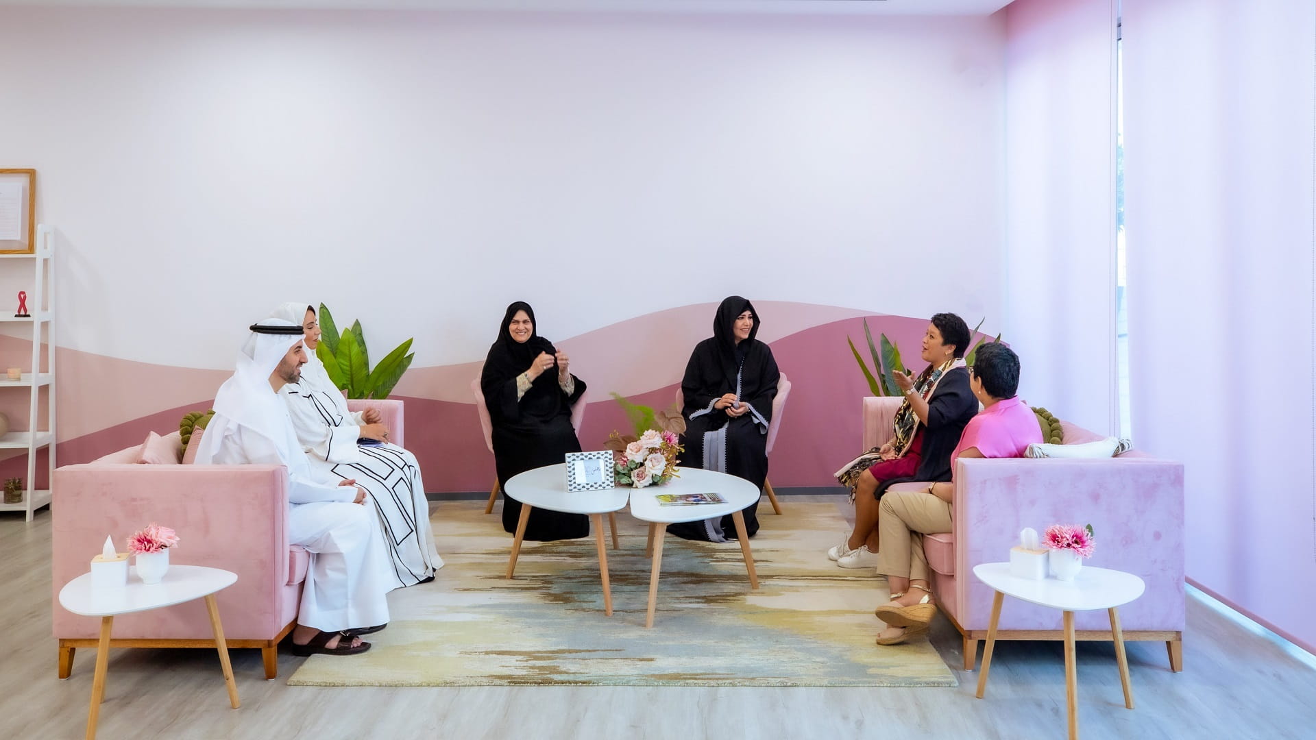 صورة بعنوان: لطيفة بنت محمد تزور "مجلس الأمل" 