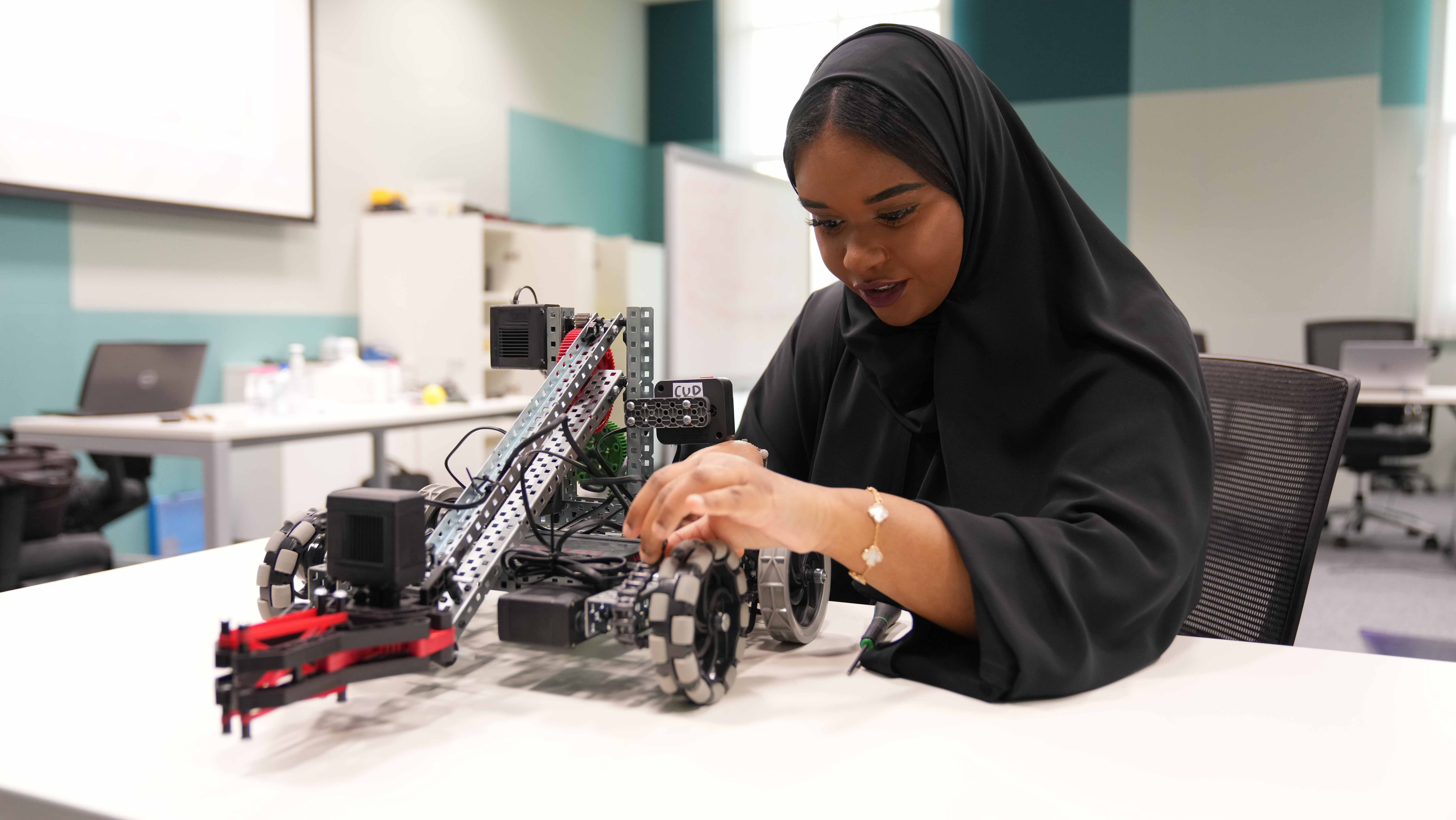 Image for the title: Rubu’ Qarn launches programs on modern technologies 