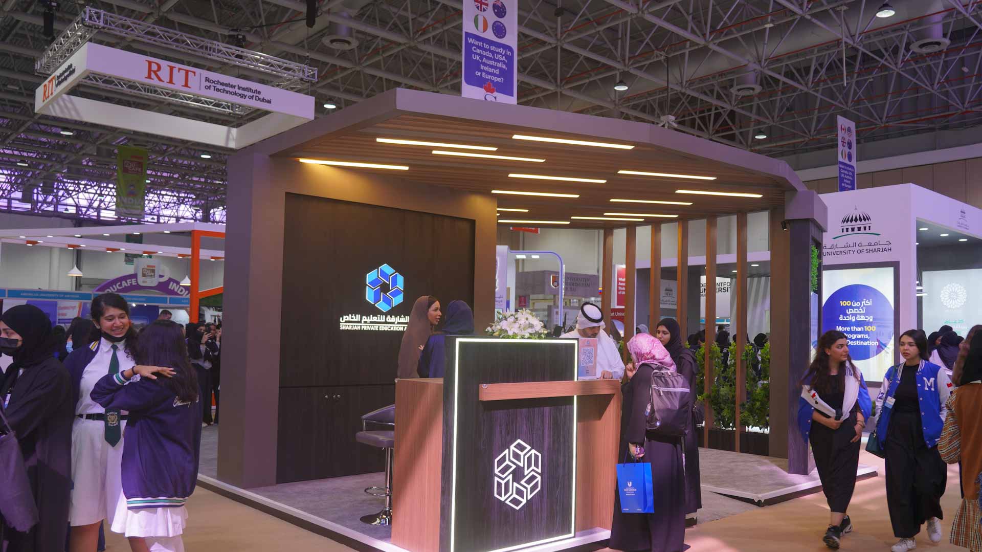 صورة بعنوان: "الشارقة للتعليم الخاص" تزود الطلبة بمسارات متعددة حول اختياراتهم  