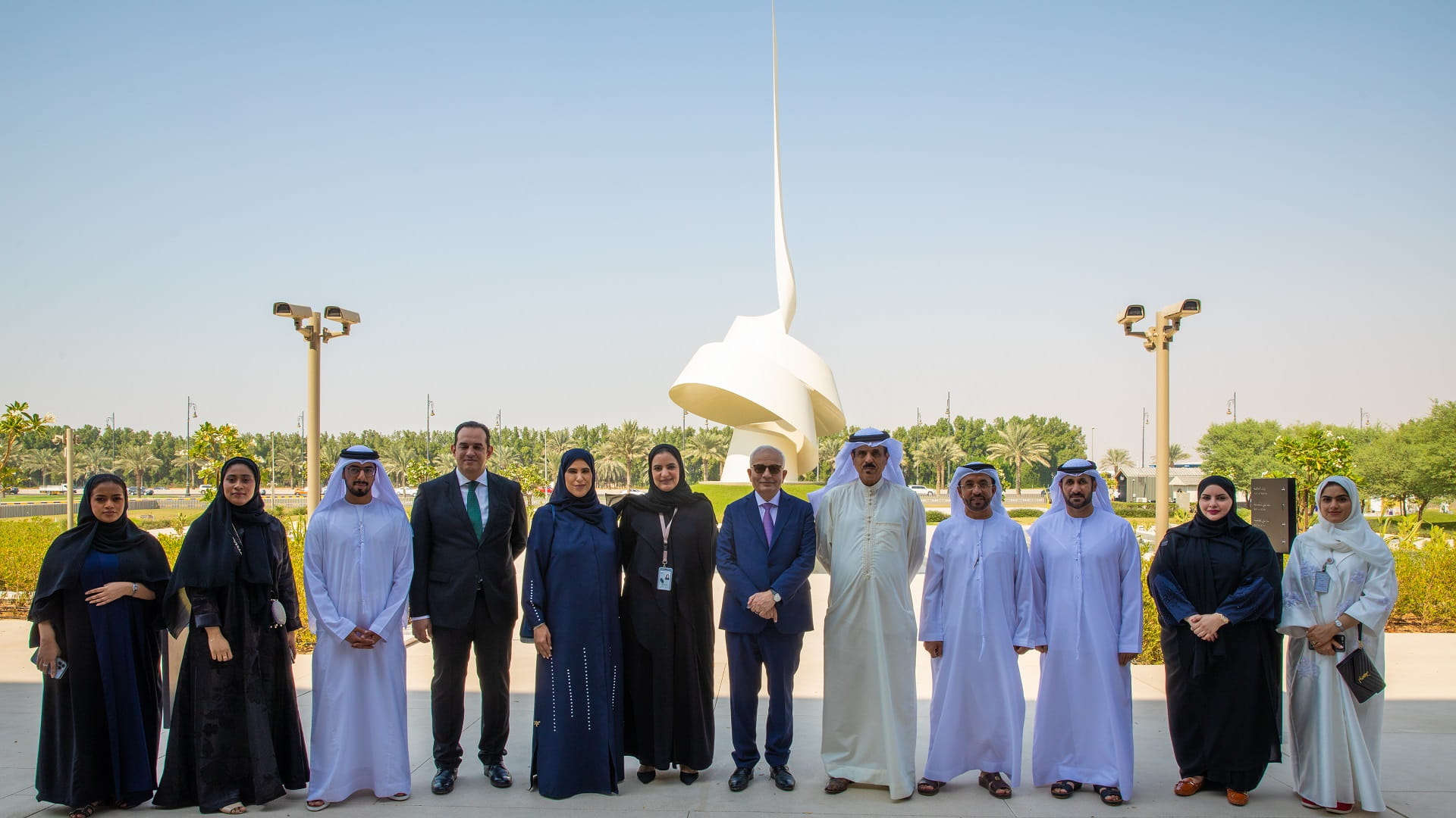 صورة بعنوان: وزيرا التعليم بمصر والبحرين يشيدان ببرامج ومرافق بيت الحكمة 