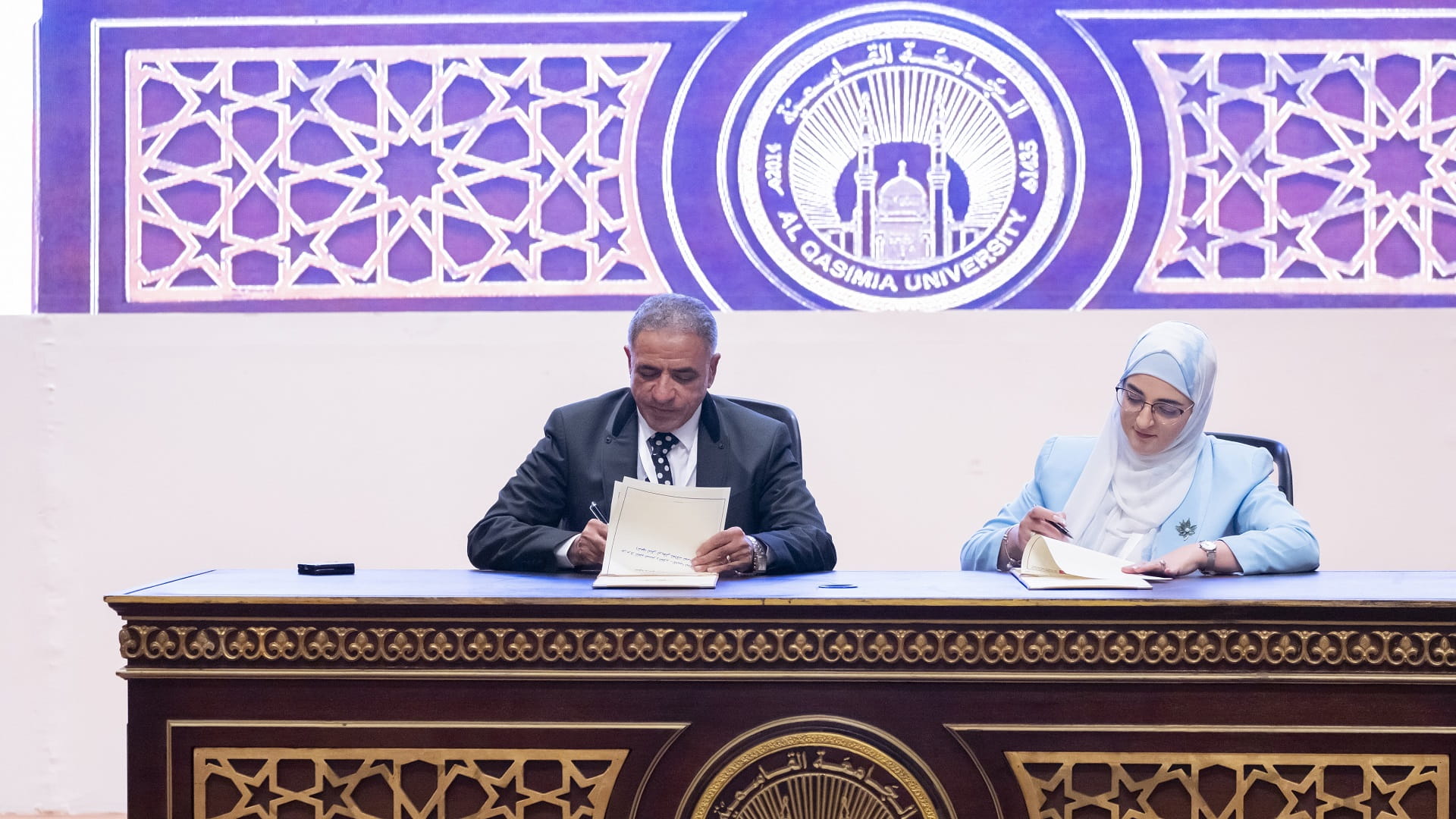 صورة بعنوان: مركز التطوير والتعليم المستمر بالجامعة القاسمية يوقع سبع مذكرات 