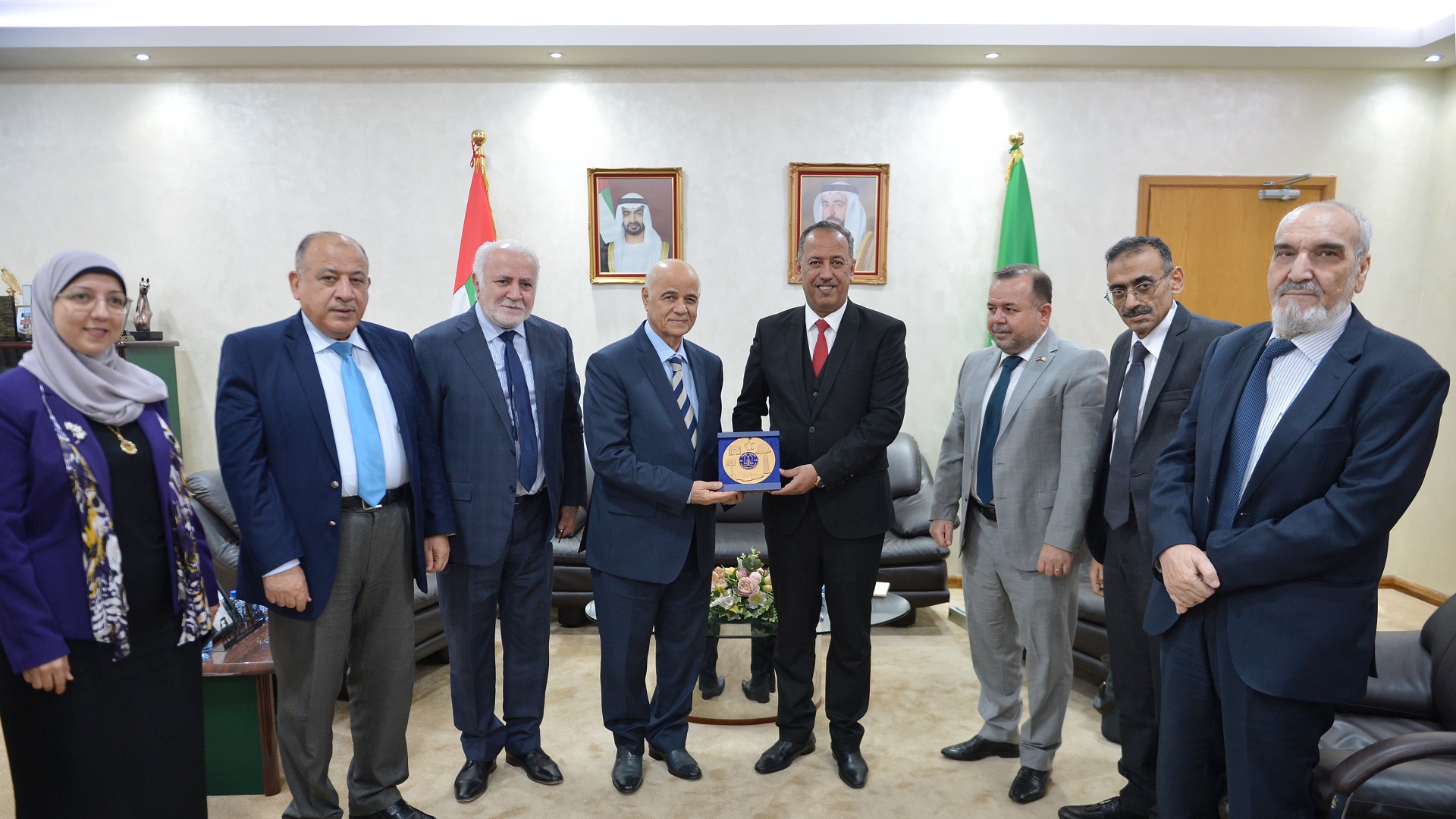 صورة بعنوان: بحث تعزيز التعاون القائم بين جامعتي الشارقة والأنبار العراقية 