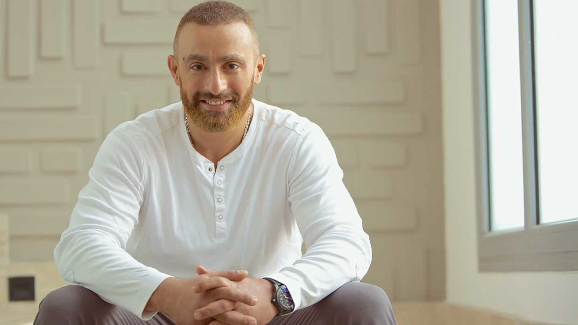 Image for the title: SIBF 2022 will unite Egyptian actor Ahmed El Sakka with his fans 