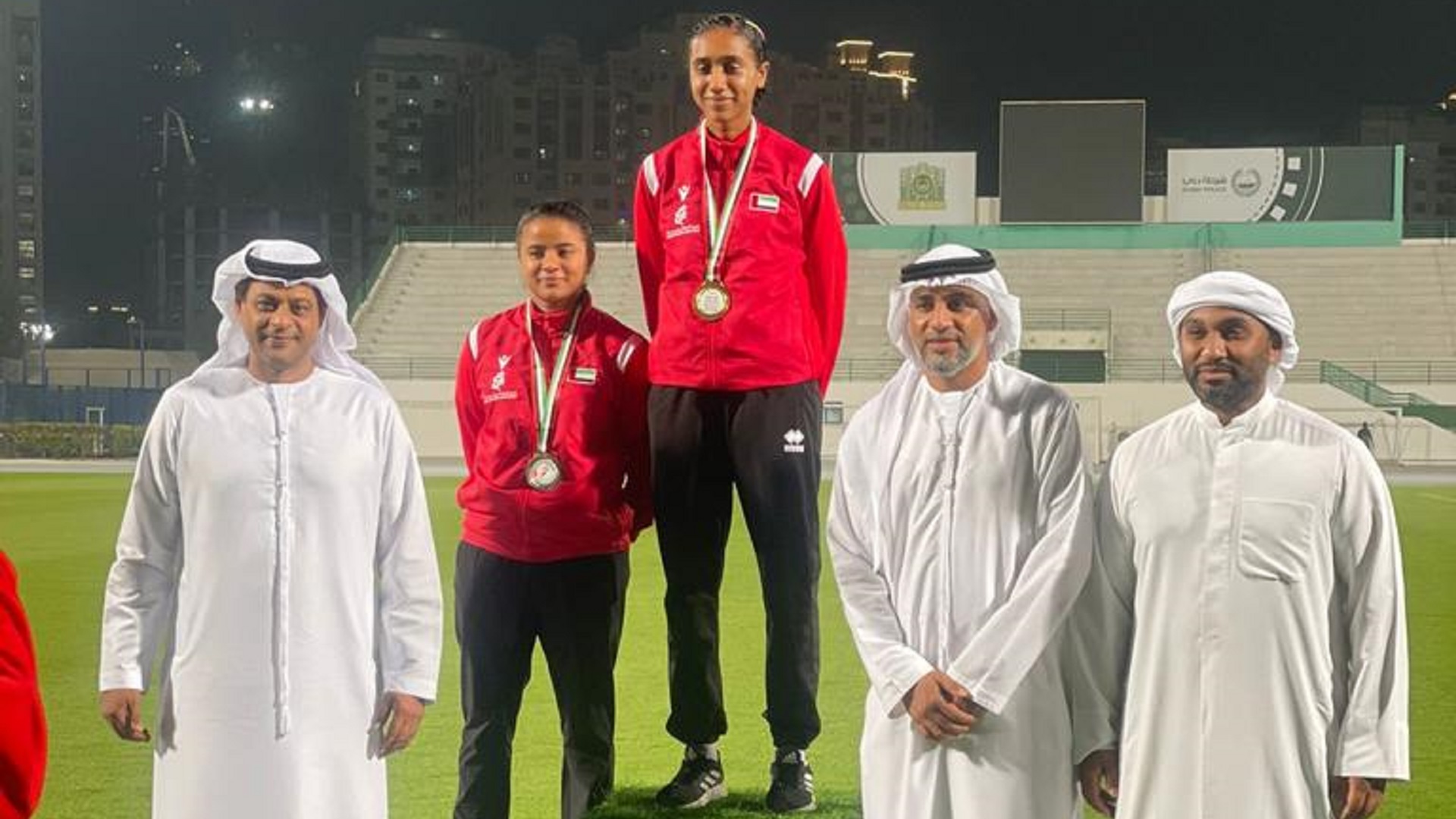 صورة بعنوان: لاعبات الشارقة يحصدن 29 ميدالية ببطولة التحدي لألعاب القوى 