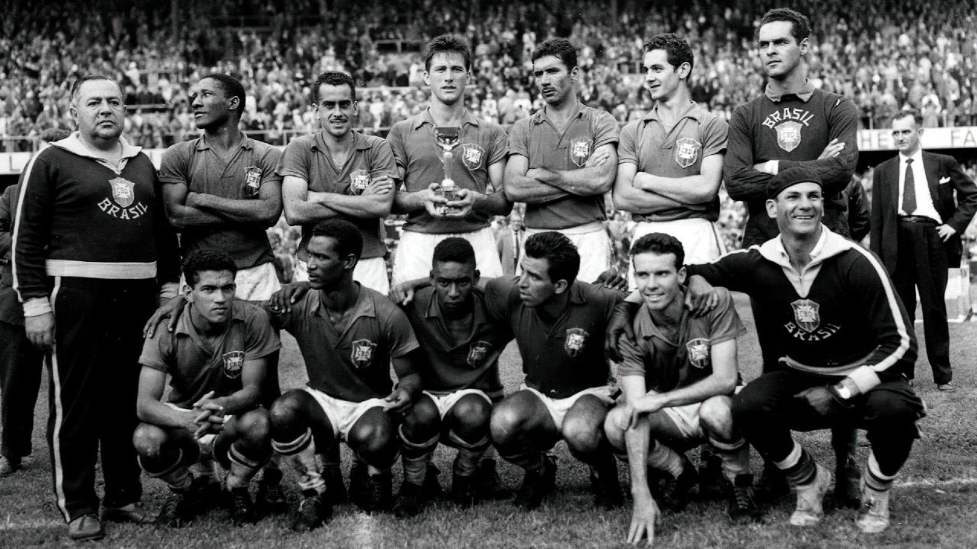 صورة بعنوان: حلقات مونديالية.. بيليه يقود ثورة البرازيل بعمر الـ 17  