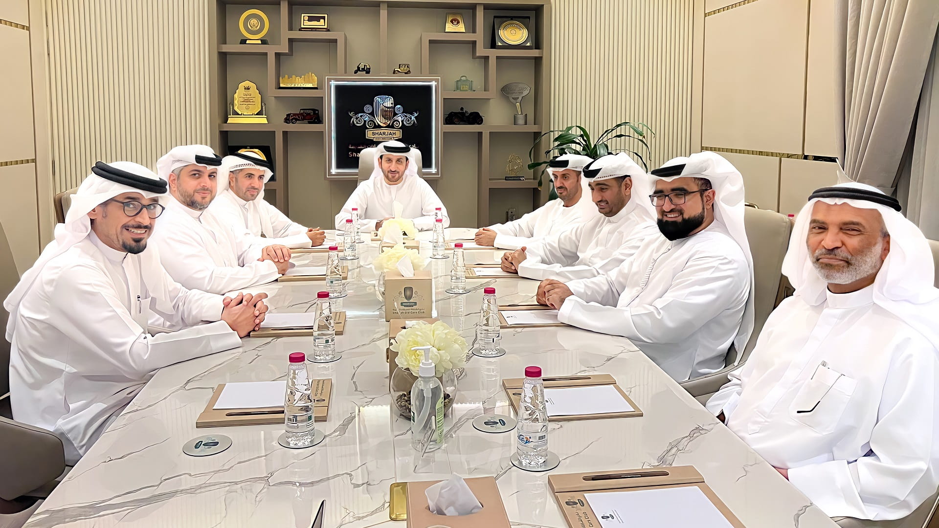 صورة بعنوان: نادي الشارقة للسيارات القديمة يناقش فرص تعزيز المشاركات الدولية 