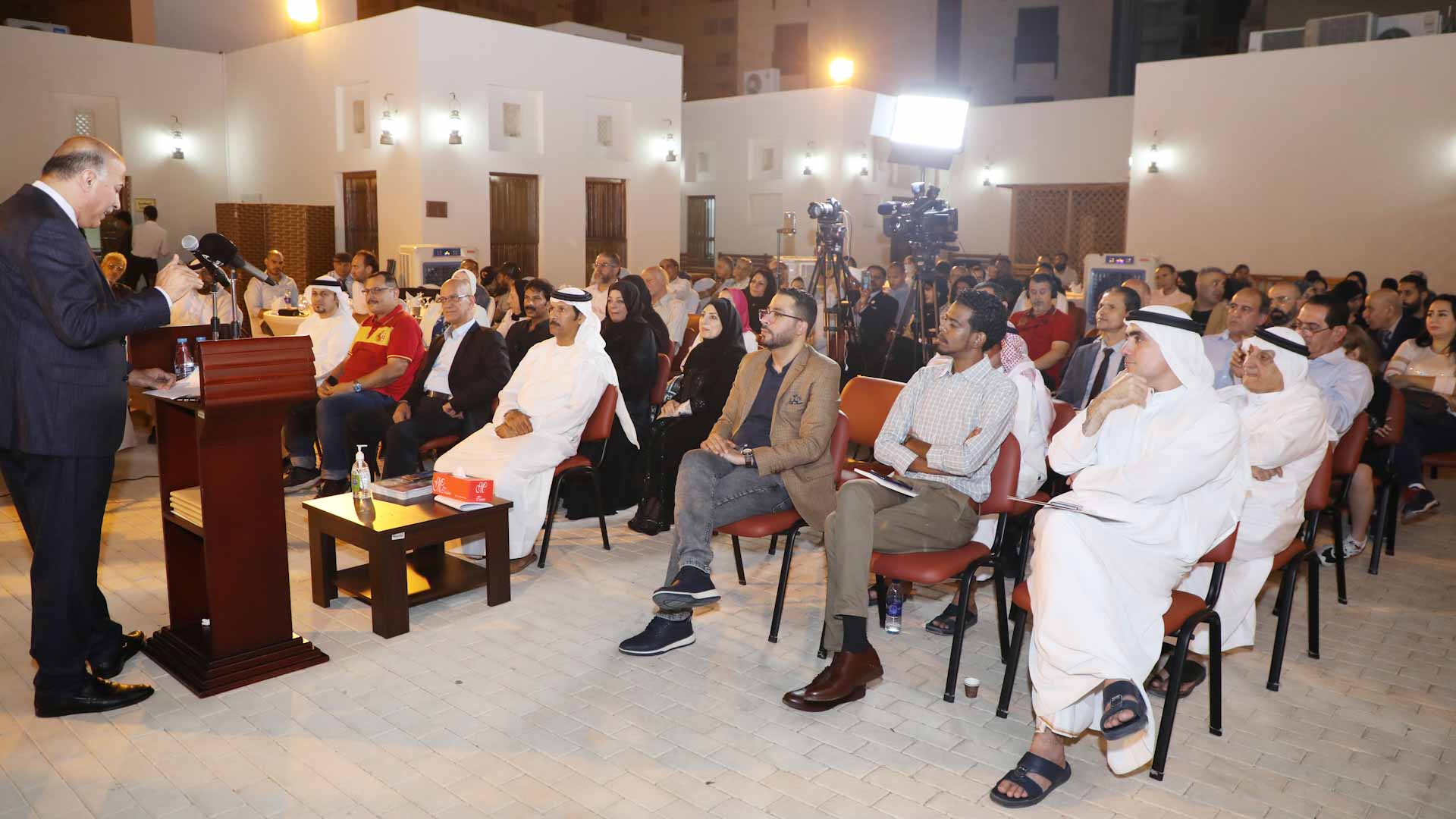 صورة بعنوان: قصائد تشدو للنيل والحب في بيت الشعر بالشارقة 