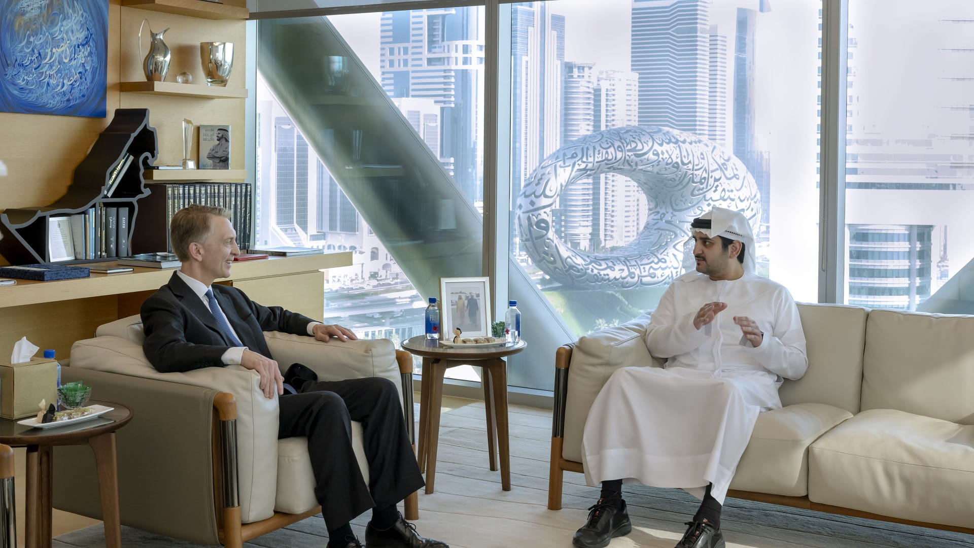 صورة بعنوان: مكتوم بن محمد يستقبل المدير التنفيذي لشركات بروكفلد لإدارة الأصول 