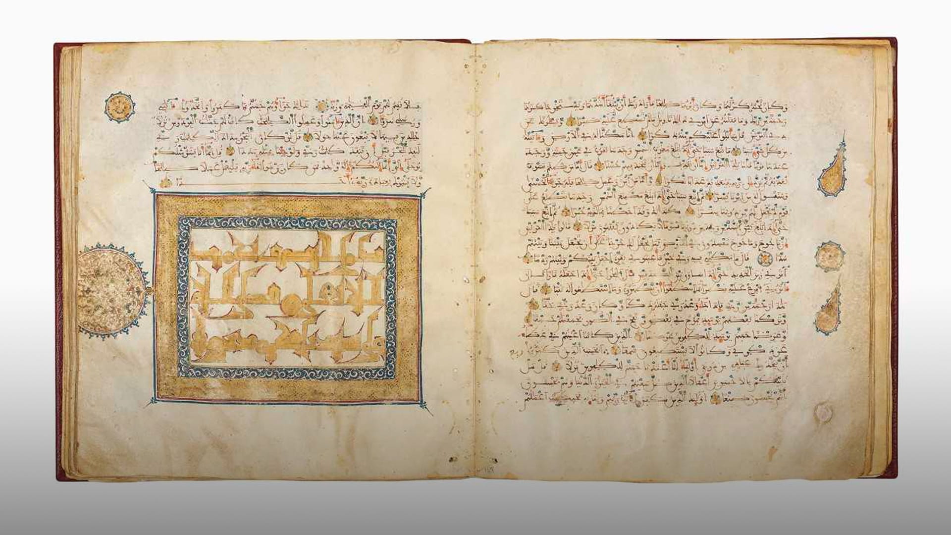 صورة بعنوان: "الشارقة للمتاحف" تنظم معرض "آيات مباركة وأقلام مبدعة" 