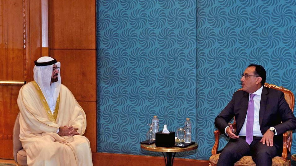 صورة بعنوان: رئيس الوزراء المصري يلتقي محمد بن عبد الله القرقاوي 