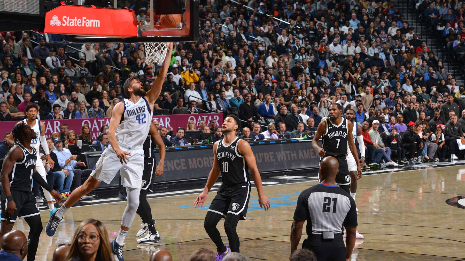 صورة بعنوان: مافريكس يتخطى نتس بصعوبة في دوري كرة السلة الأميركي   