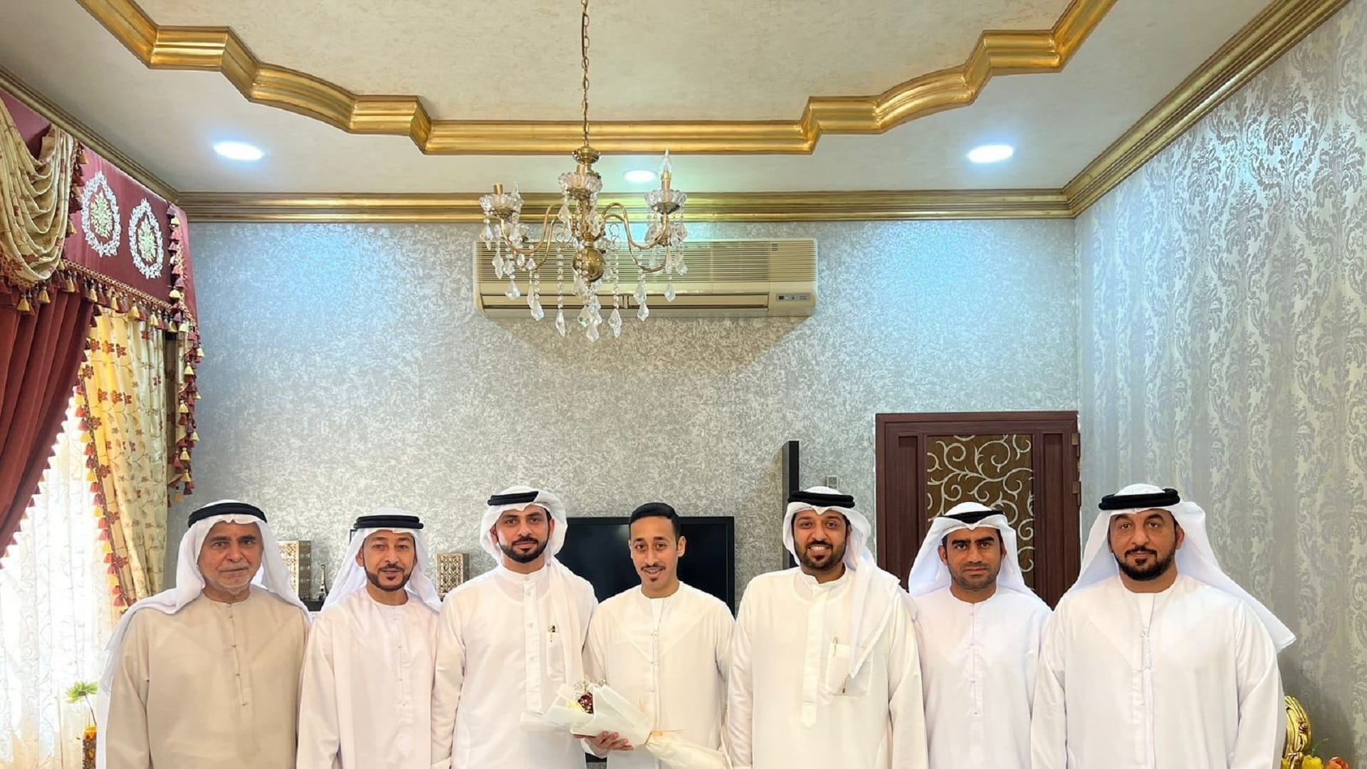 صورة بعنوان: مجلس ضاحية الصبيحية بخورفكان يزور المرضى وكبار السن بمنازلهم 