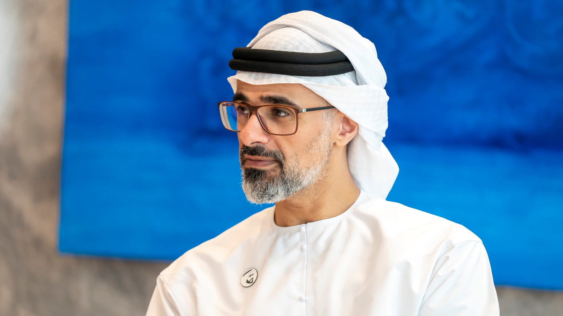 صورة بعنوان: خالد بن محمد بن زايد يلتقي "رئيسي النفط اليابانية والبريطانية" 