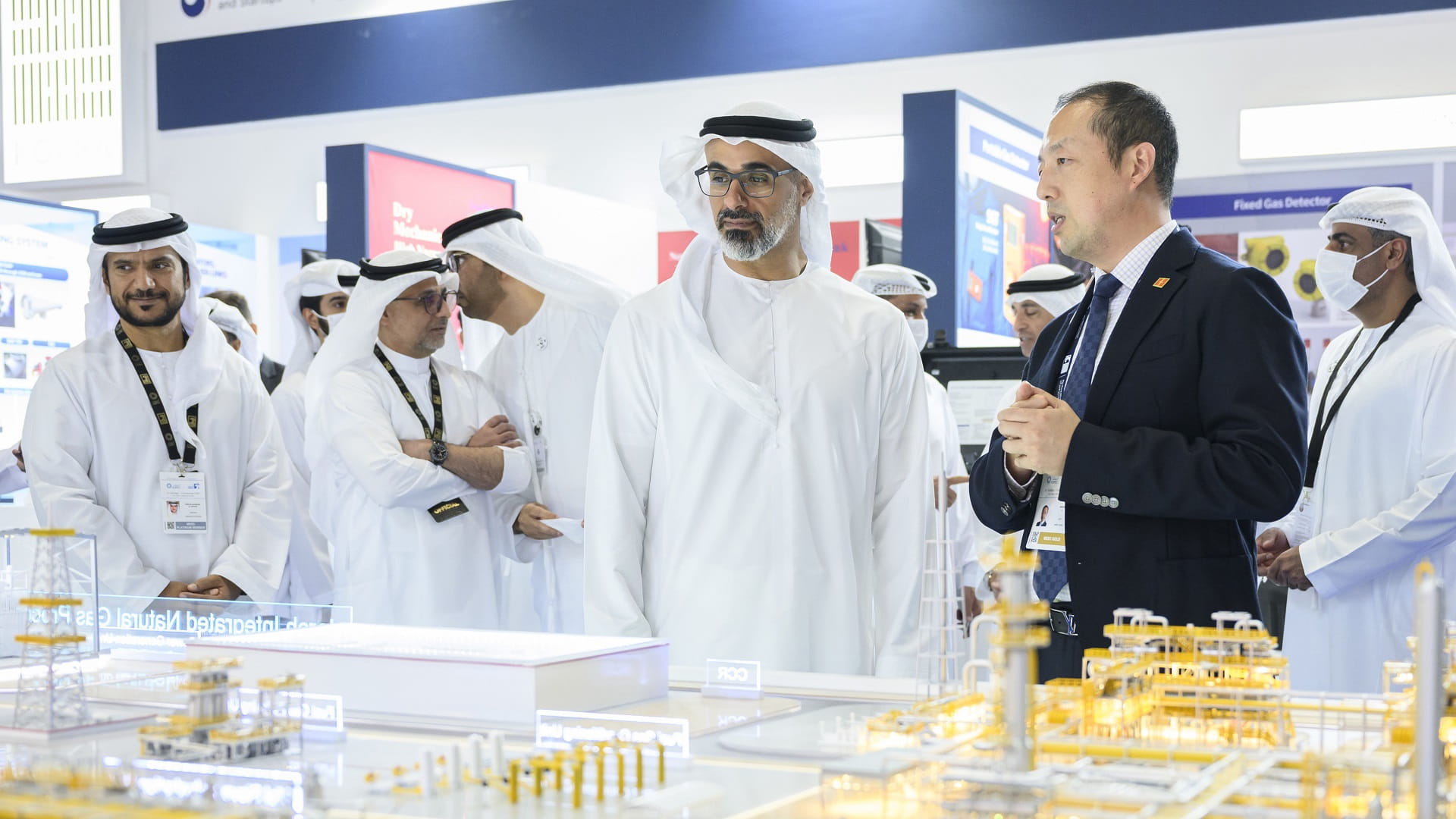 صورة بعنوان: خالد بن محمد بن زايد يزور معرض ومؤتمر أبوظبي الدولي للبترول 