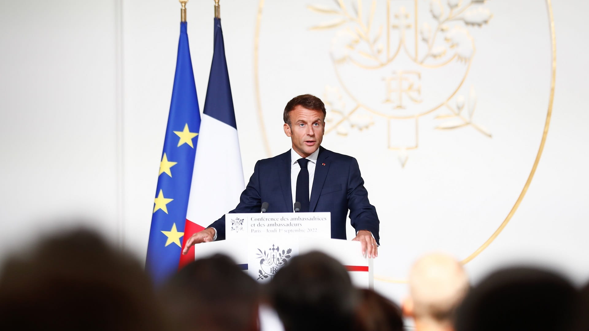 Image for the title: French president calls for pursuing dialogue with Russia 