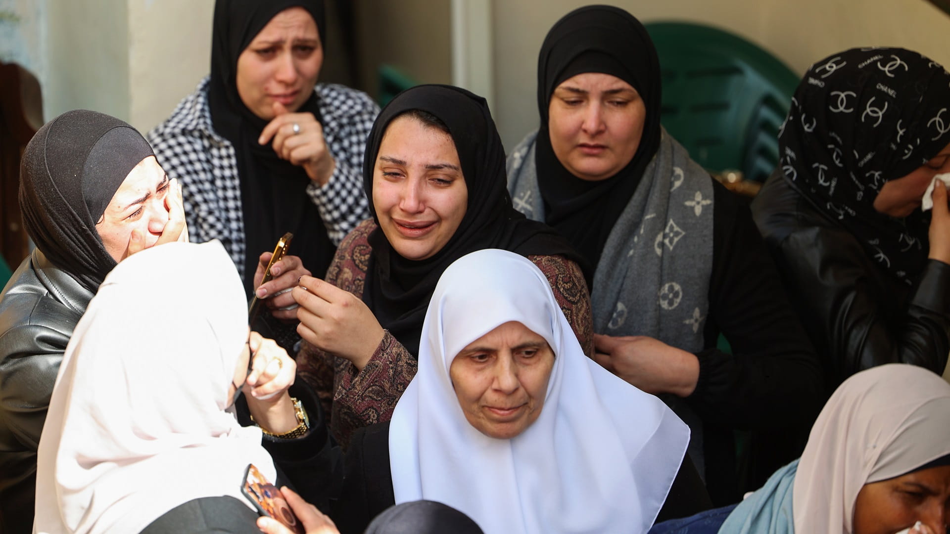 صورة بعنوان: وفاة فلسطينيين اثنين باشتباكات مع قوات إسرائيلية في الضفة 