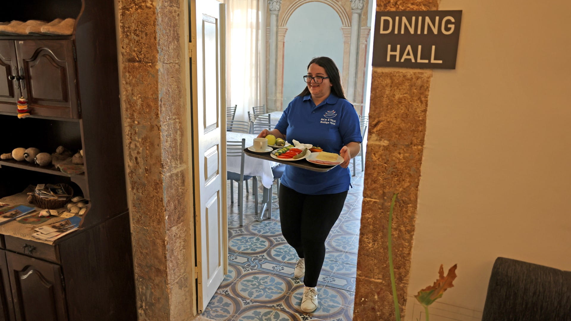 صورة بعنوان: فندق يتحدى الإعاقة ويوظف ذوي الاحتياجات لإبراز دورهم بالمجتمع 