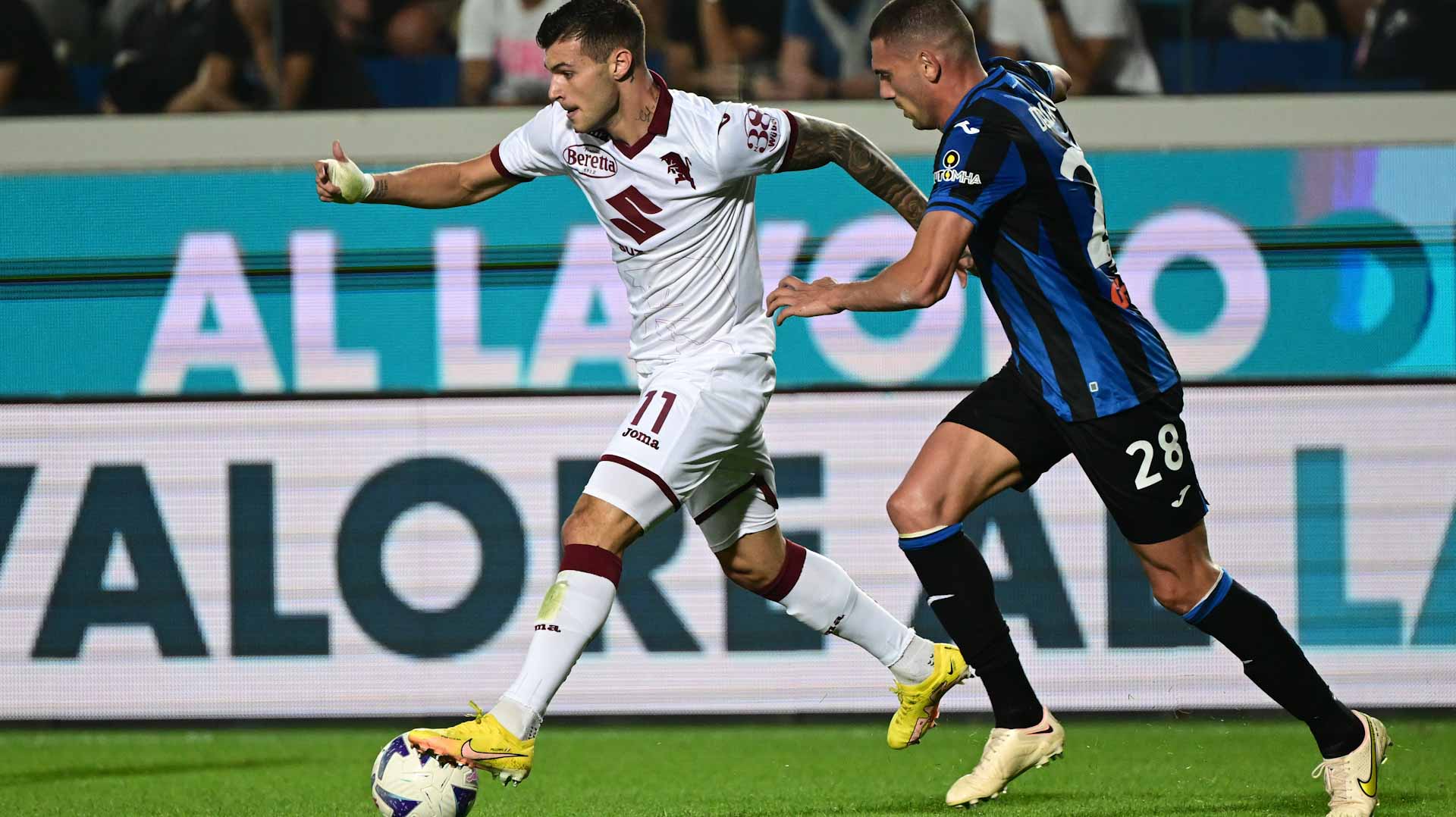 صورة بعنوان: أتالانتا يقسو على تورينو في الدوري الإيطالي لكرة القدم  