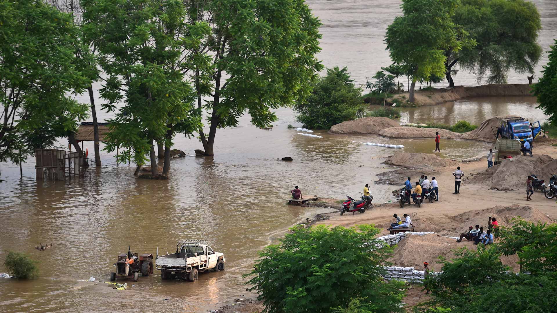 Image for the title: Lightning strikes kill 23 people in eastern India 