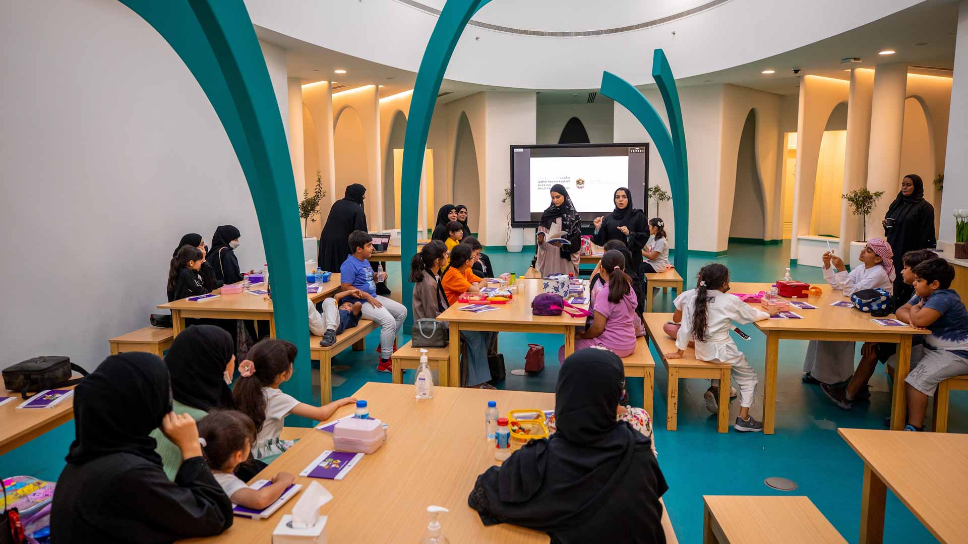 صورة بعنوان: "الشارقة صديقة للطفل" يختتم حملته السنوية بمنطقة القرائن 