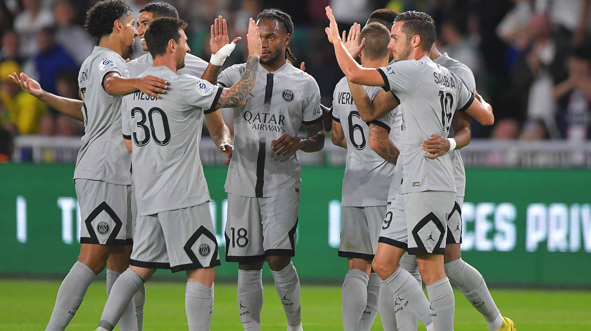 صورة بعنوان: سان جيرمان يحافظ على صدارة الدوري الفرنسي لكرة القدم  