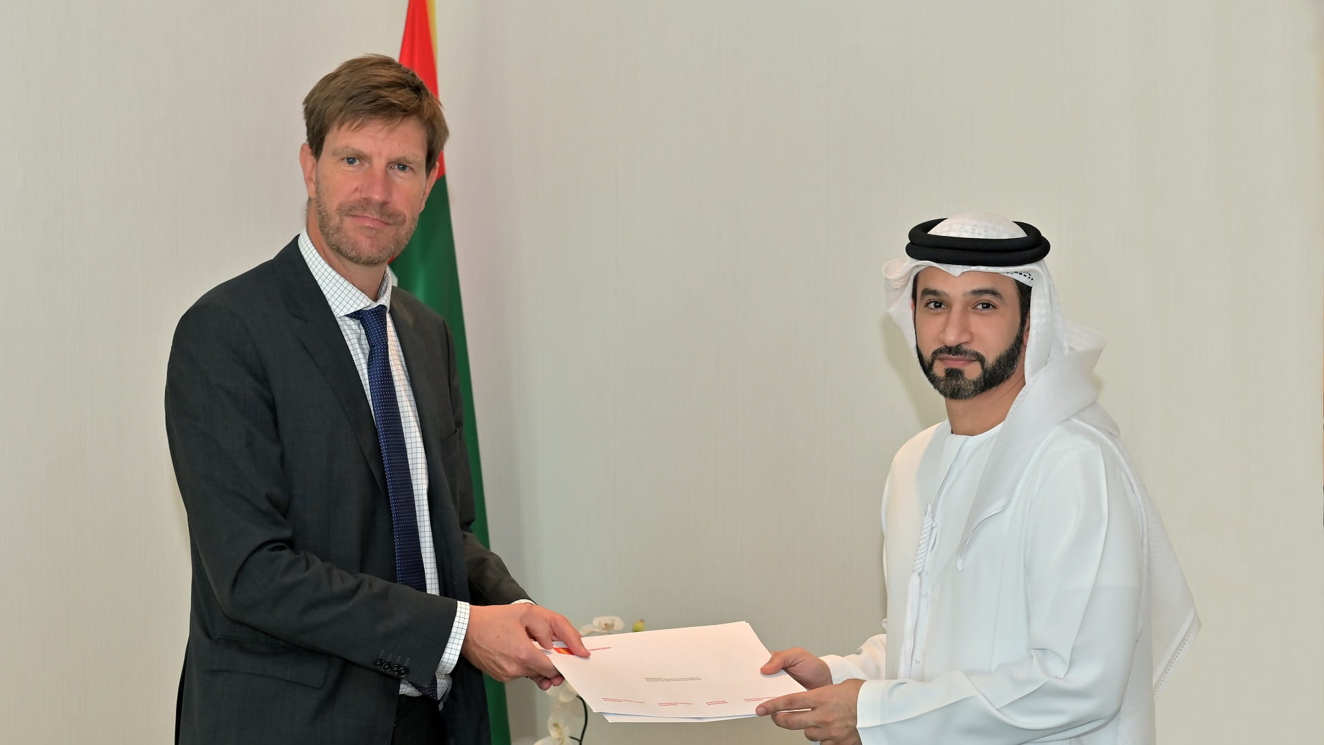 صورة بعنوان: الخارجية تتسلم نسخة من أوراق اعتماد سفير الدنمارك 