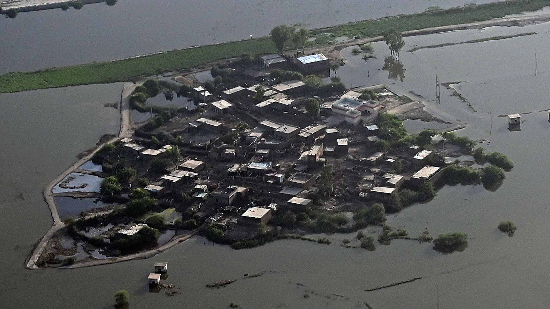 Image for the title: Thousands battle floods after Chad's heaviest rains in 30 years 