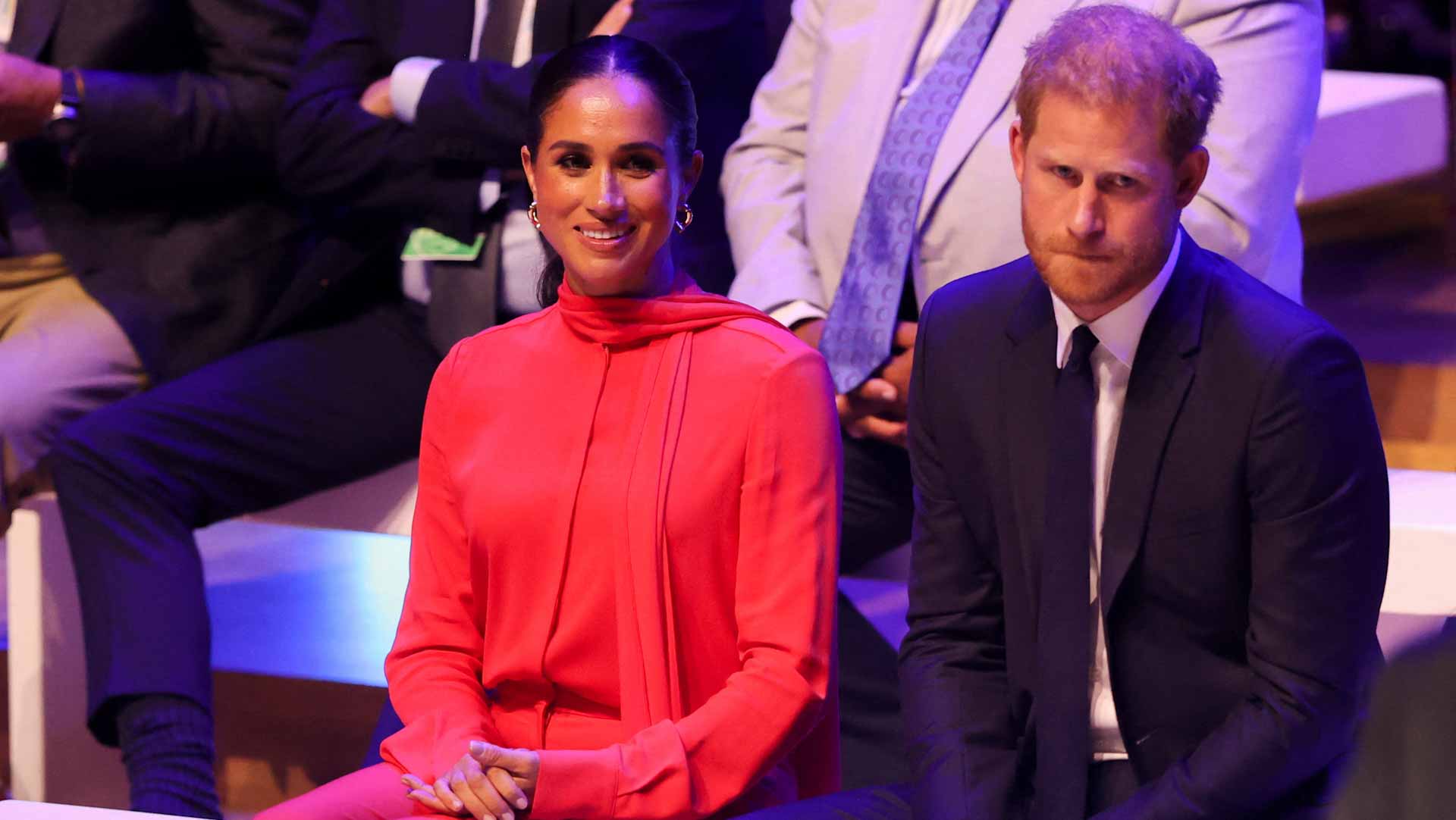 صورة بعنوان: بريطانيا حلم لاينسى..ميغان تخطب في قمة مانشستر بحنين العودة للديار 