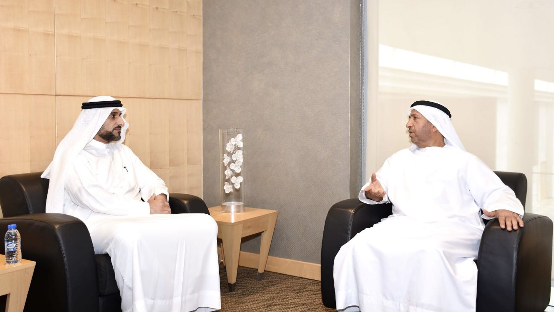 Image for the title: Sharjah Expo reviews its preparations to host "We are with you" 