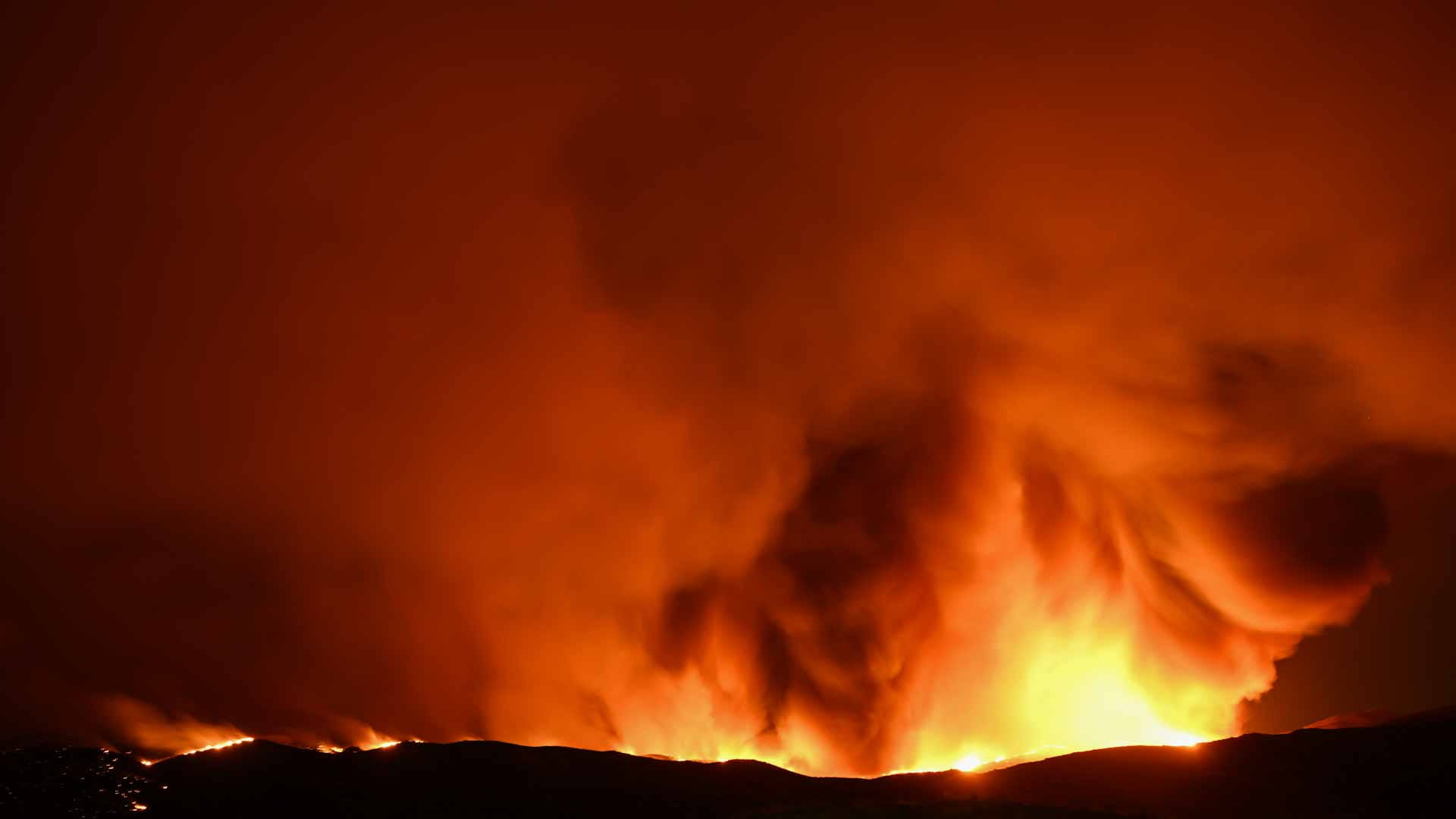 Image for the title: California wildfire doubles in size 