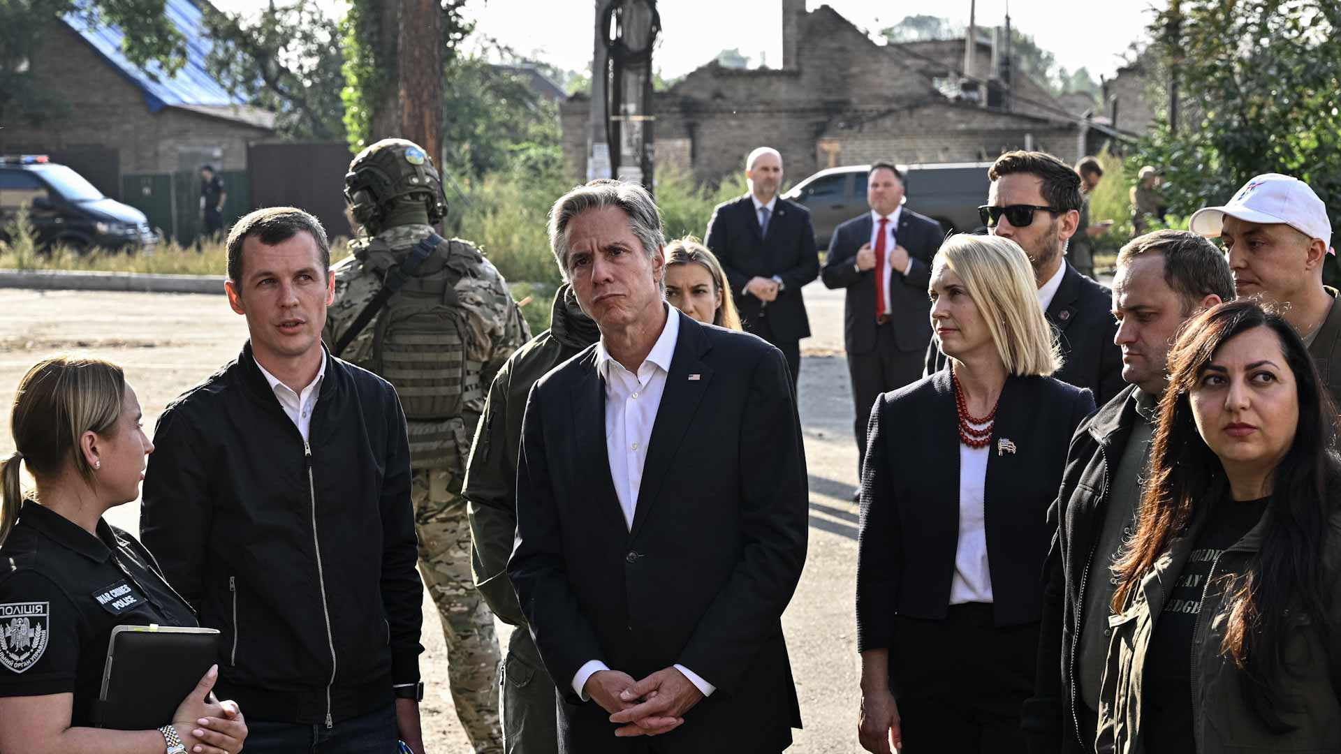 Image for the title: Blinken visits Ukraine at 'pivotal moment' as Kyiv claims gains 