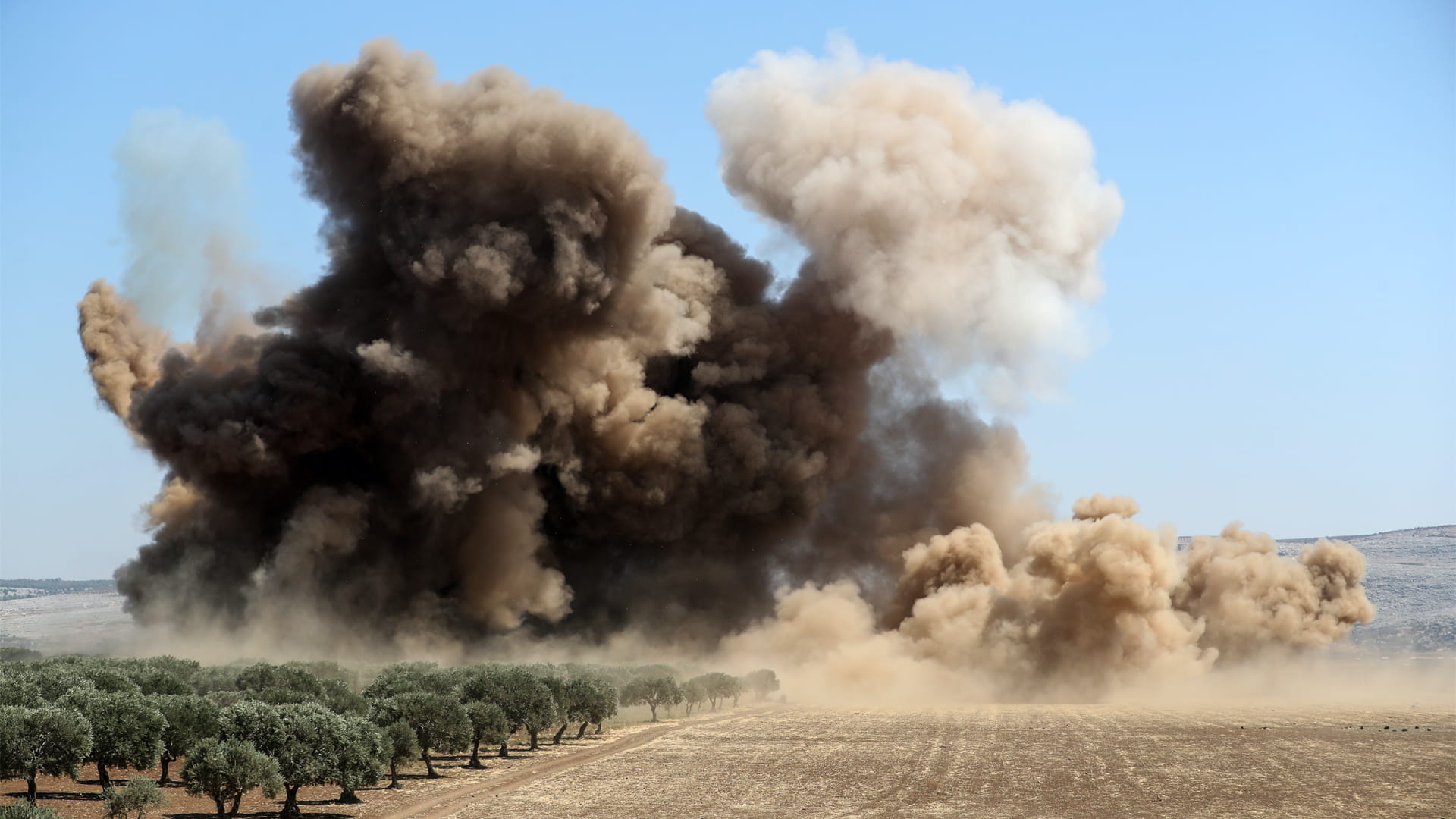 صورة بعنوان: مقتل 7 وإصابة 15 بغارات روسية على محافظة إدلب السورية 