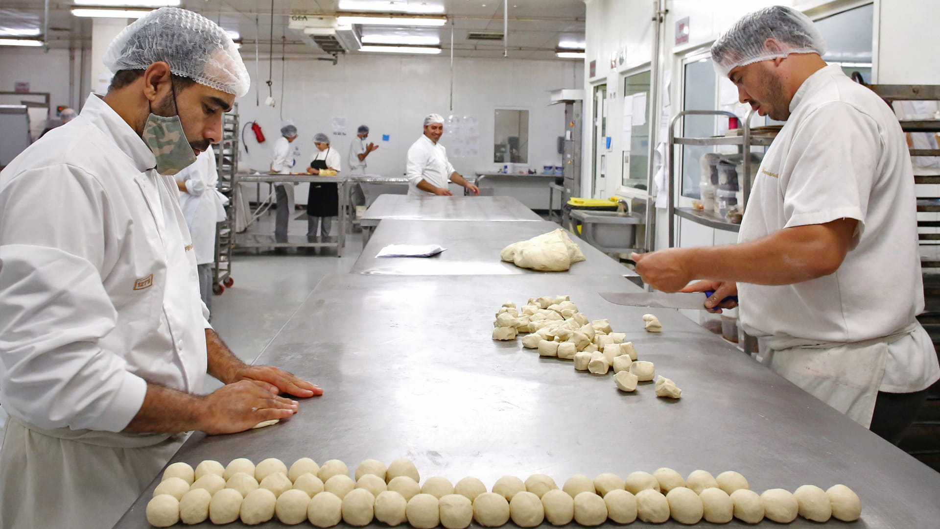 صورة بعنوان: الصناعات الغذائية في تونس تشهد أزمة بسبب نقص المواد الأساسية 