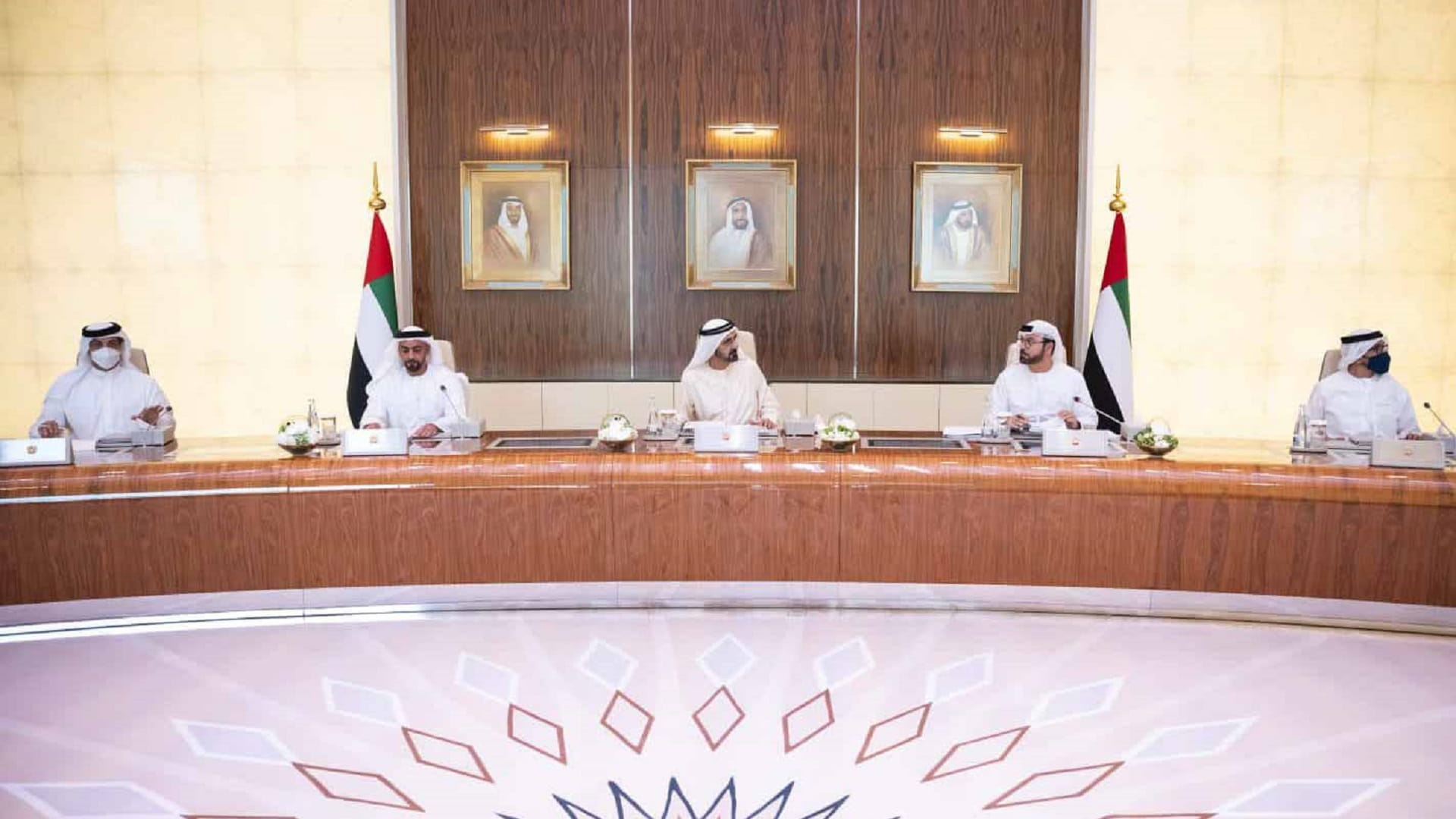 صورة بعنوان: محمد بن راشد يترأس الاجتماع الأول لمجلس الوزراء في الموسم الجديد