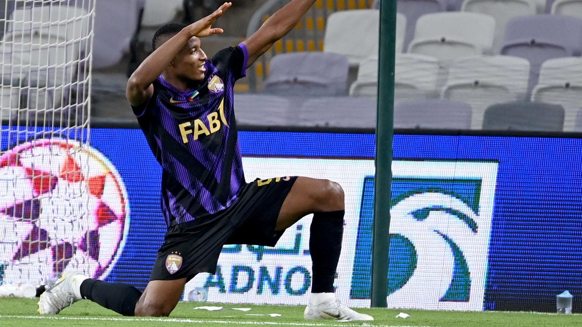 صورة بعنوان: العين يكتسح الظفرة بسباعية نظيفة في دوري أدنوك للمحترفين 