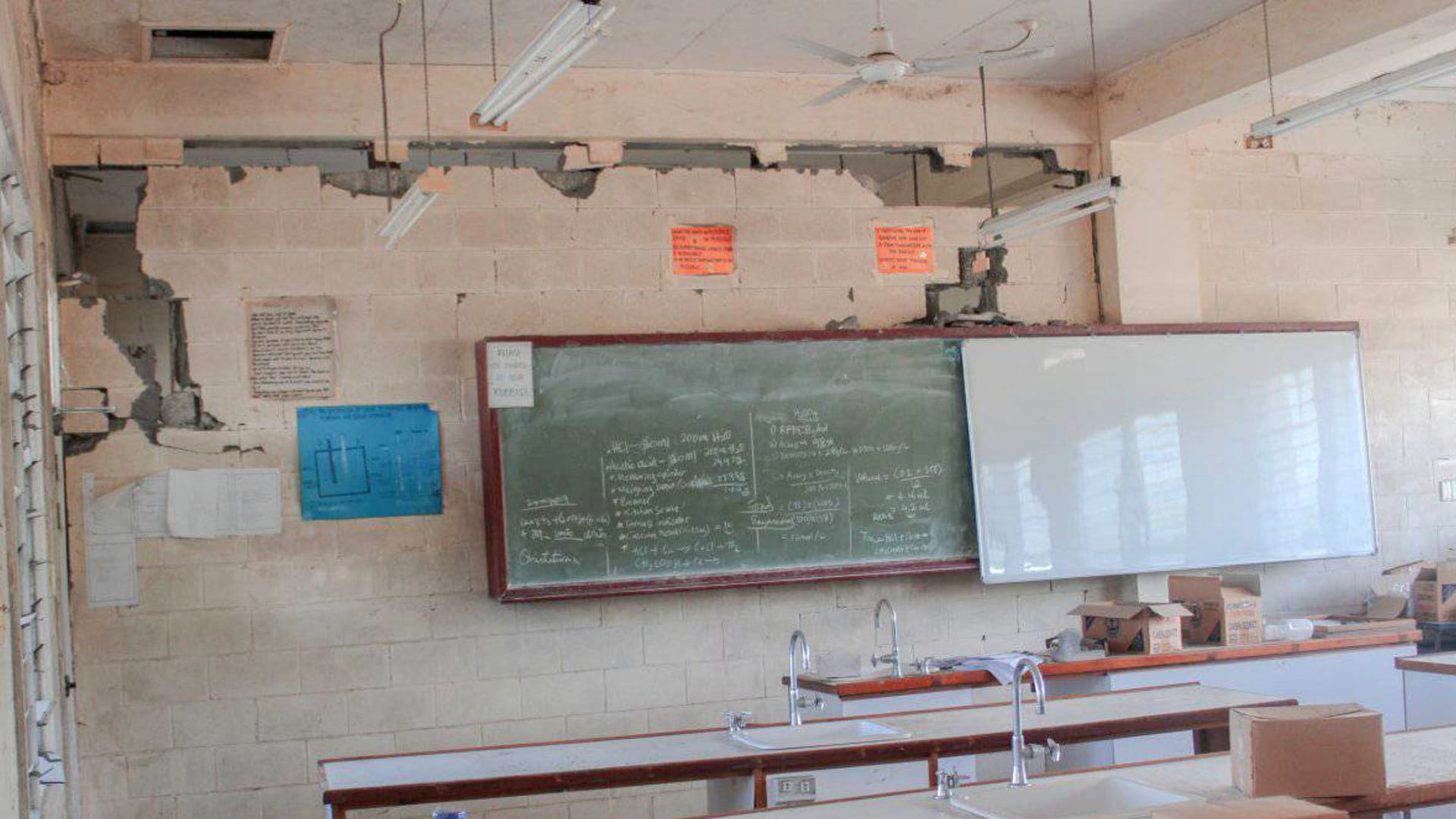 صورة بعنوان: مقتل 5 وإصابة العشرات بزلزال شدته 7.6 درجة في بابوا غينيا الجديدة 