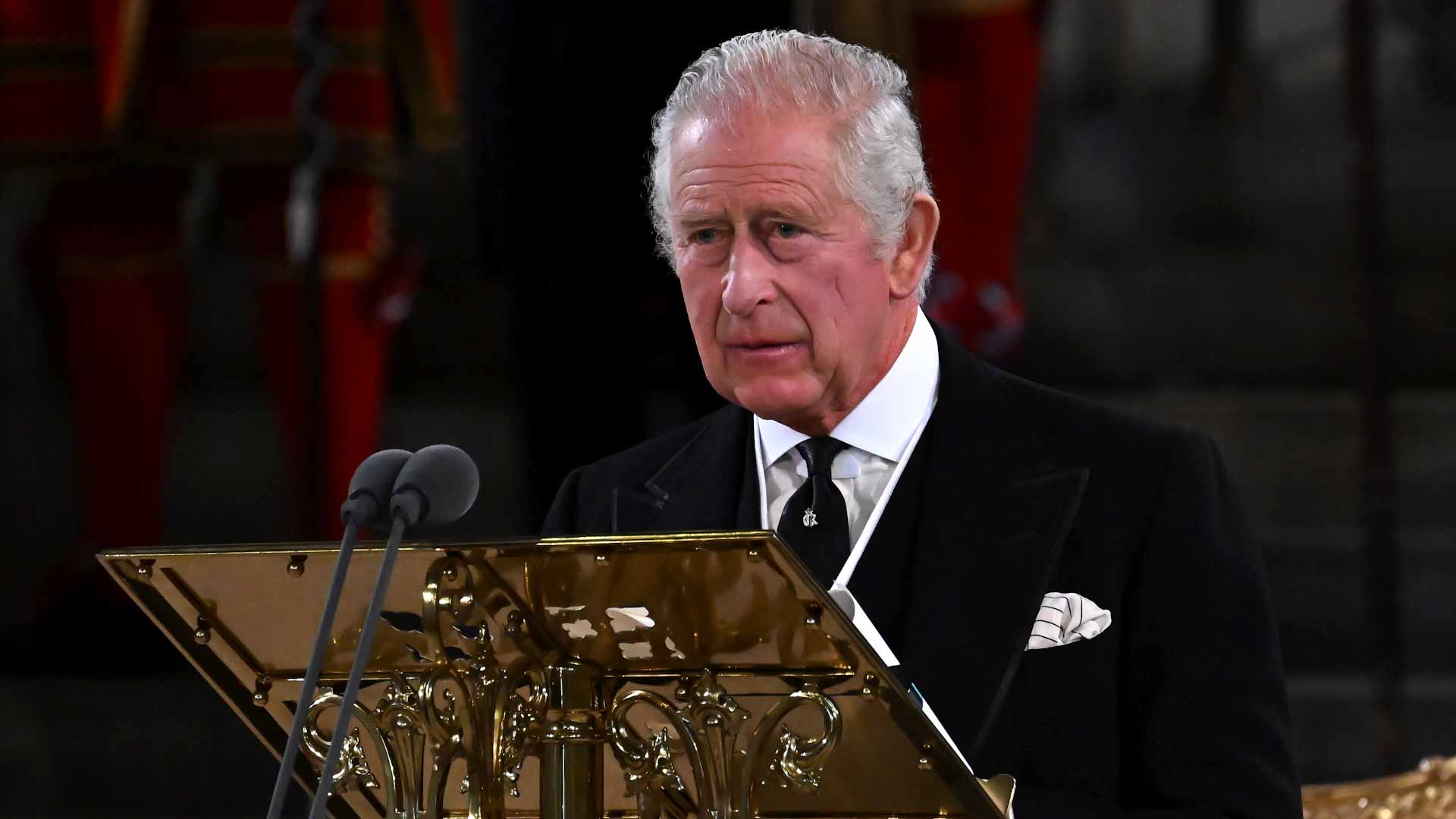 Image for the title: Charles III addresses parliament as mourners gather to see coffin 