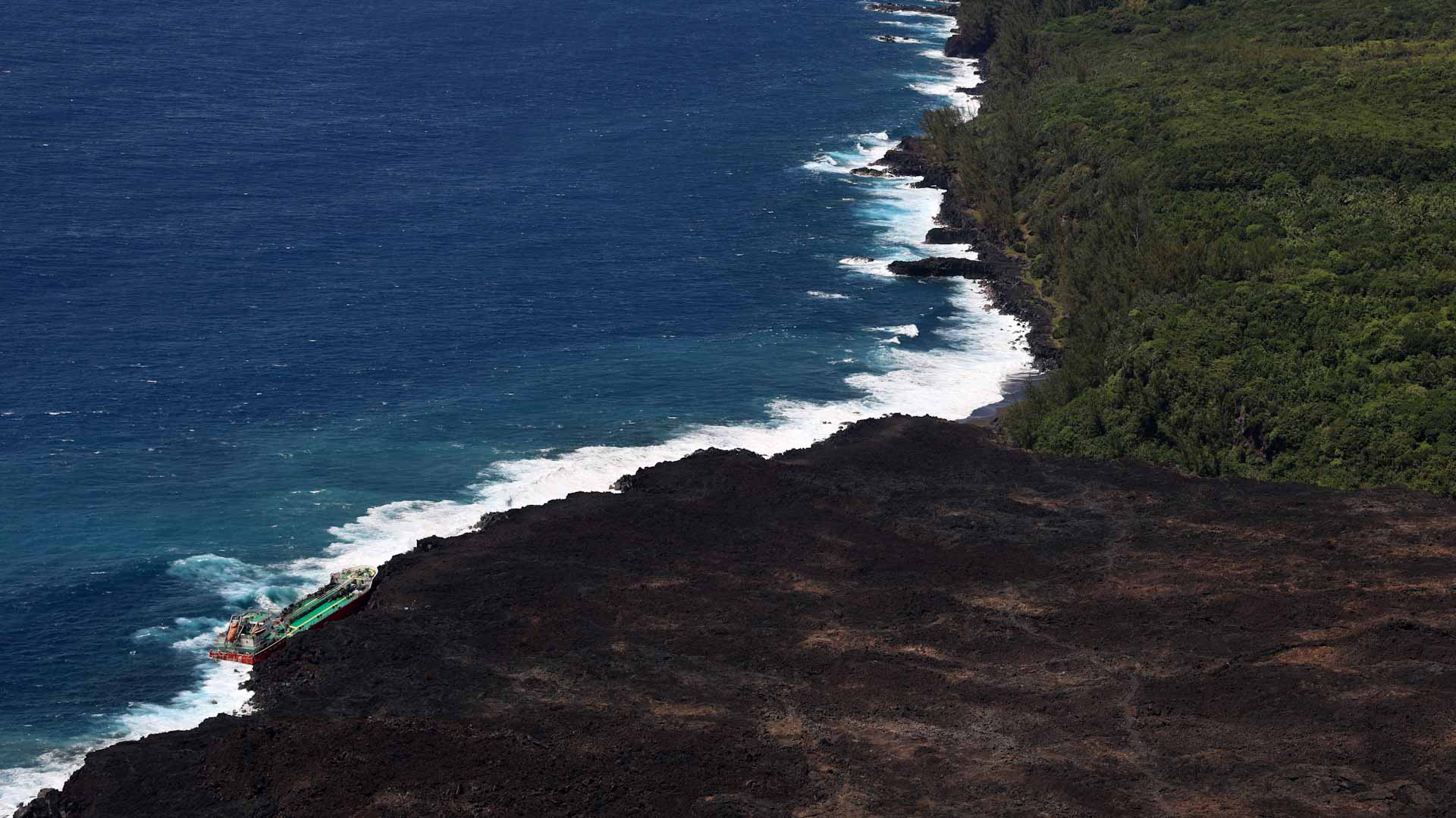Image for the title: Nine dead in Madagascar river collision 
