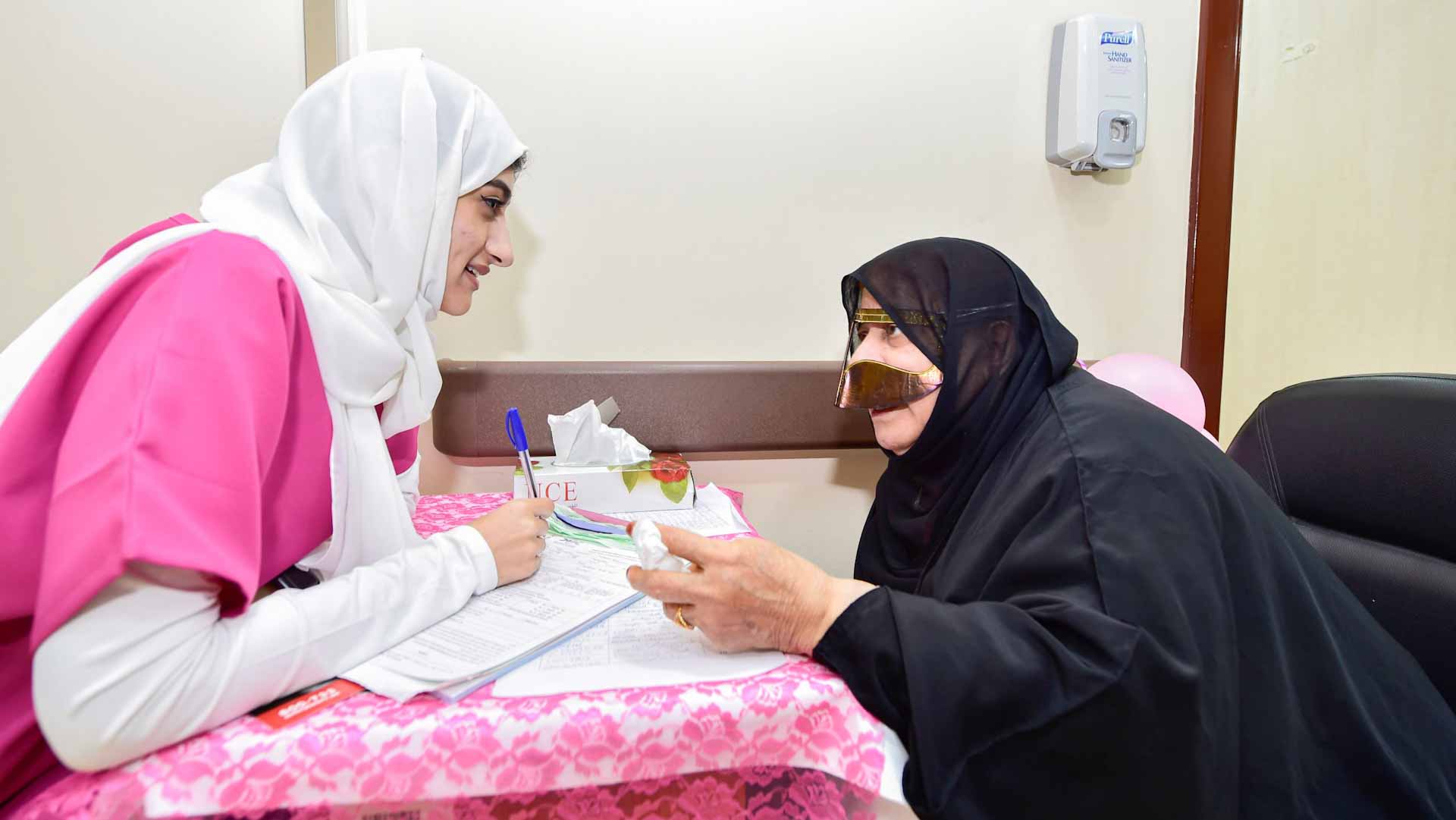 صورة بعنوان: "القافلة الوردية" تحشد الدعم الوطني للتوعية بسرطان الثدي  