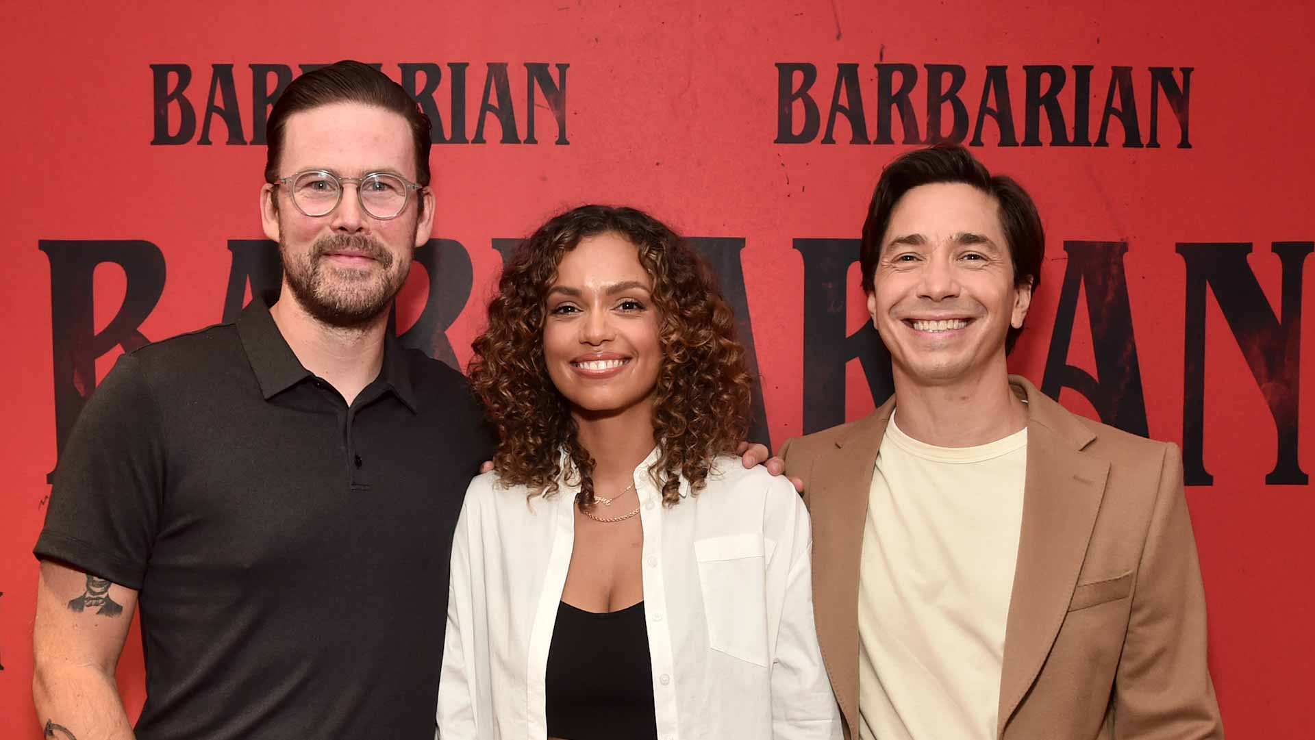 صورة بعنوان: فيلم "باربيريان" يحبس الأنفاس وينتزع صدارة شباك التذاكر في أميركا  