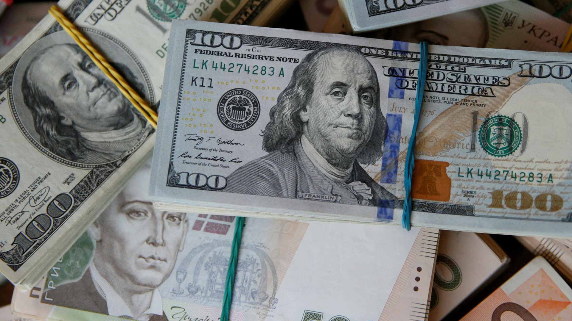 Image for the title: Dollar eases ahead of key U.S. inflation data 