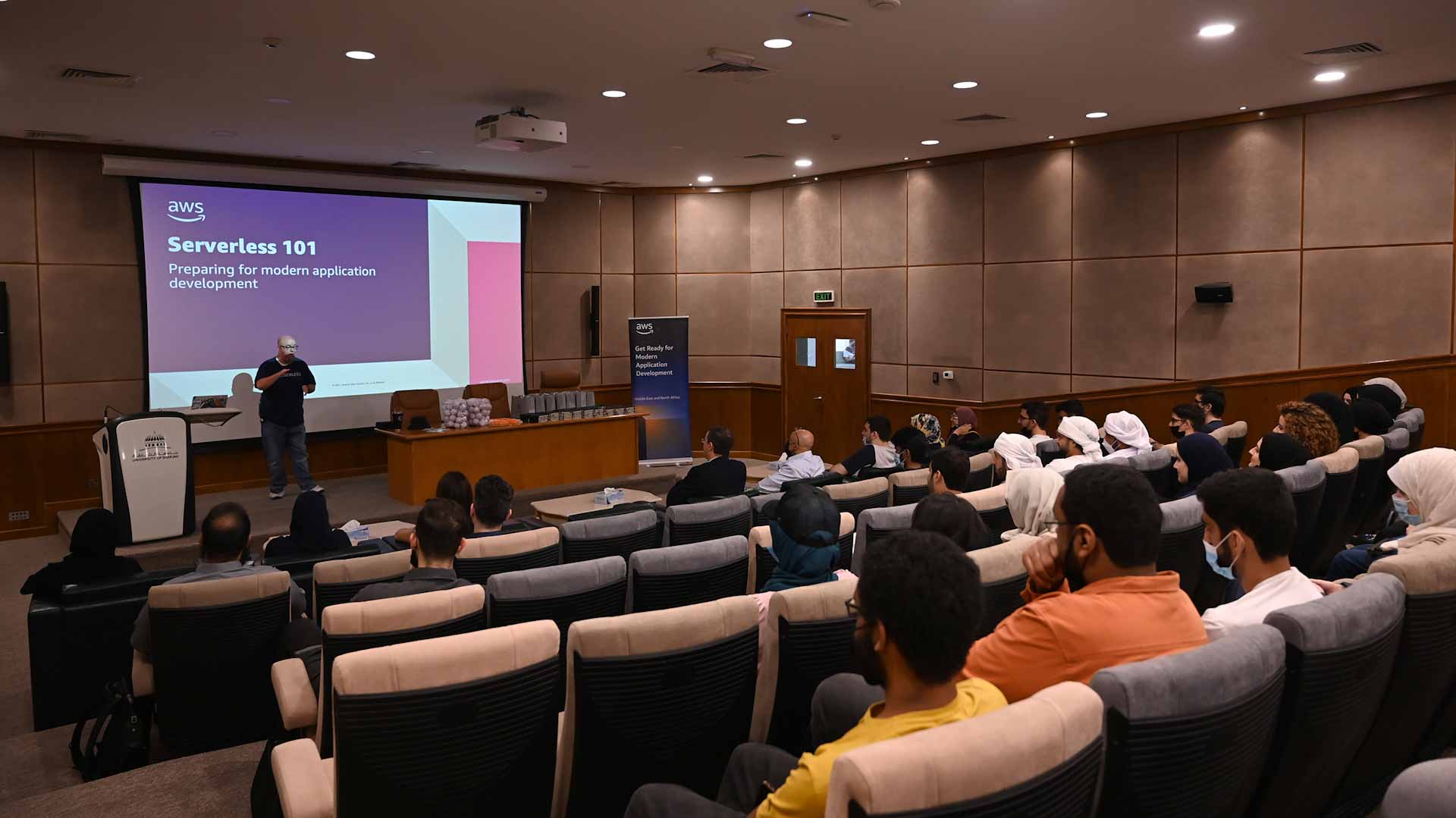 صورة بعنوان: جامعة الشارقة تستضيف خبراء من شركة أمازون في لقاء علمي 