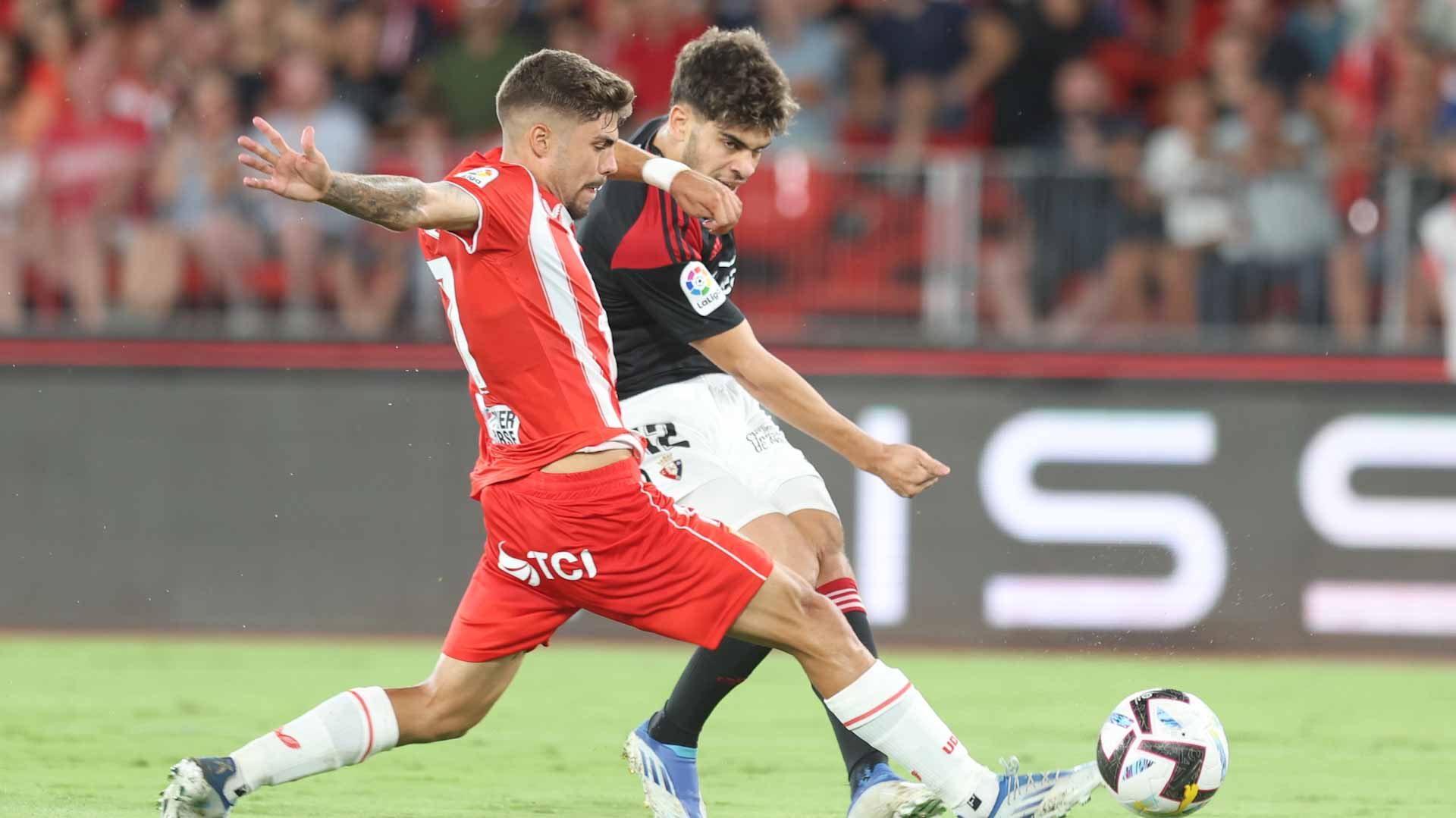 صورة بعنوان: أوساسونا يصعد للمركز الثالث في الدوري الإسباني لكرة القدم  