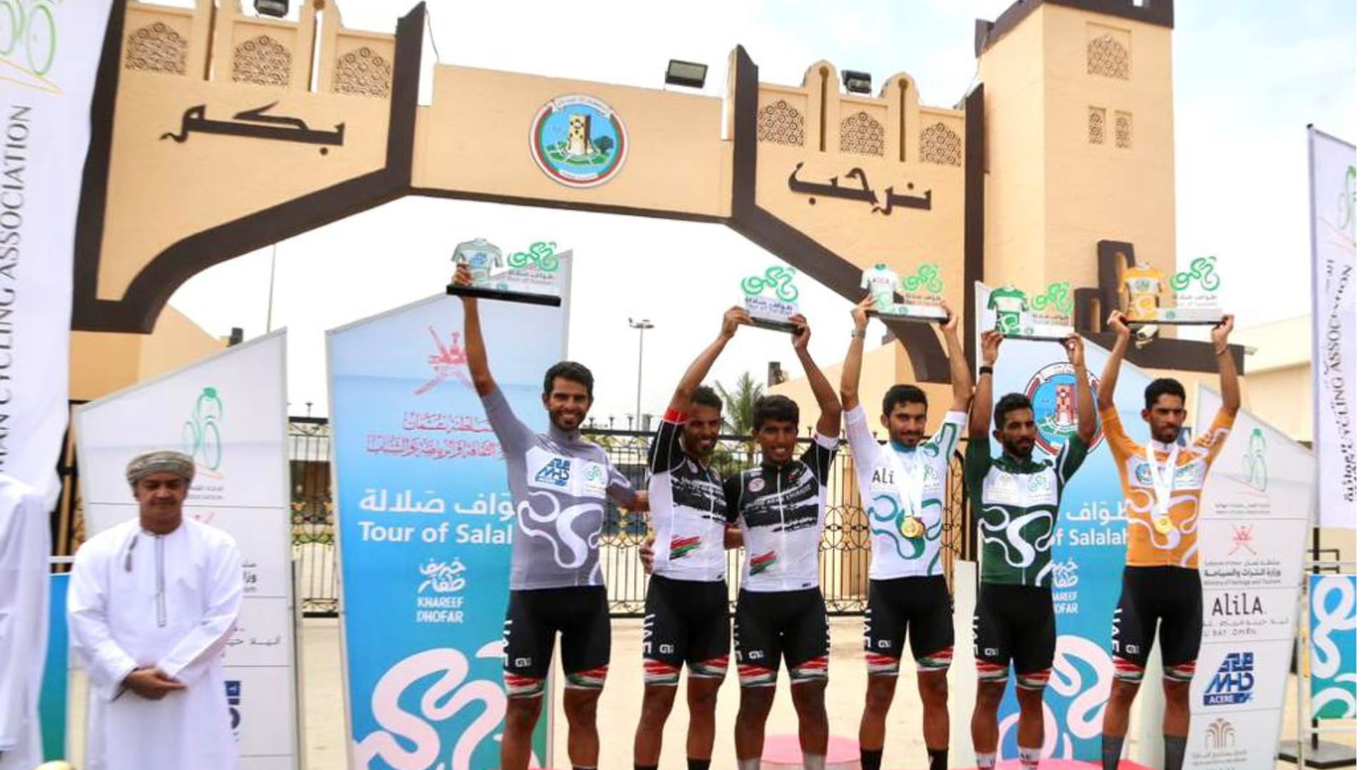 صورة بعنوان: منتخب الإمارات يحتفظ بلقبه بطلاً لطواف صلالة للدراجات الهوائية 