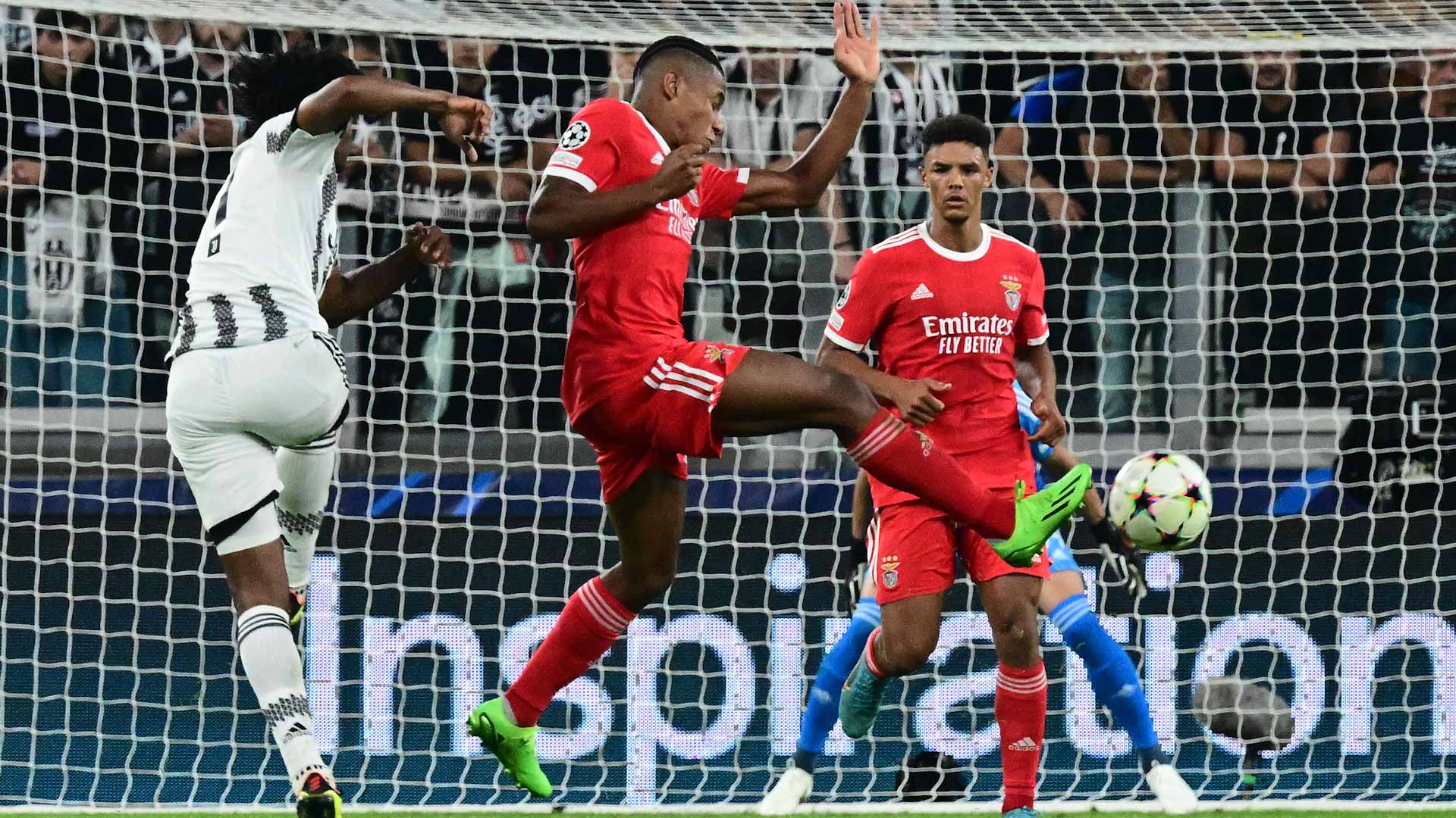 صورة بعنوان: بنفيكا البرتغالي يزيد من أوجاع يوفنتوس الإيطالي بدوري أبطال أوروبا 