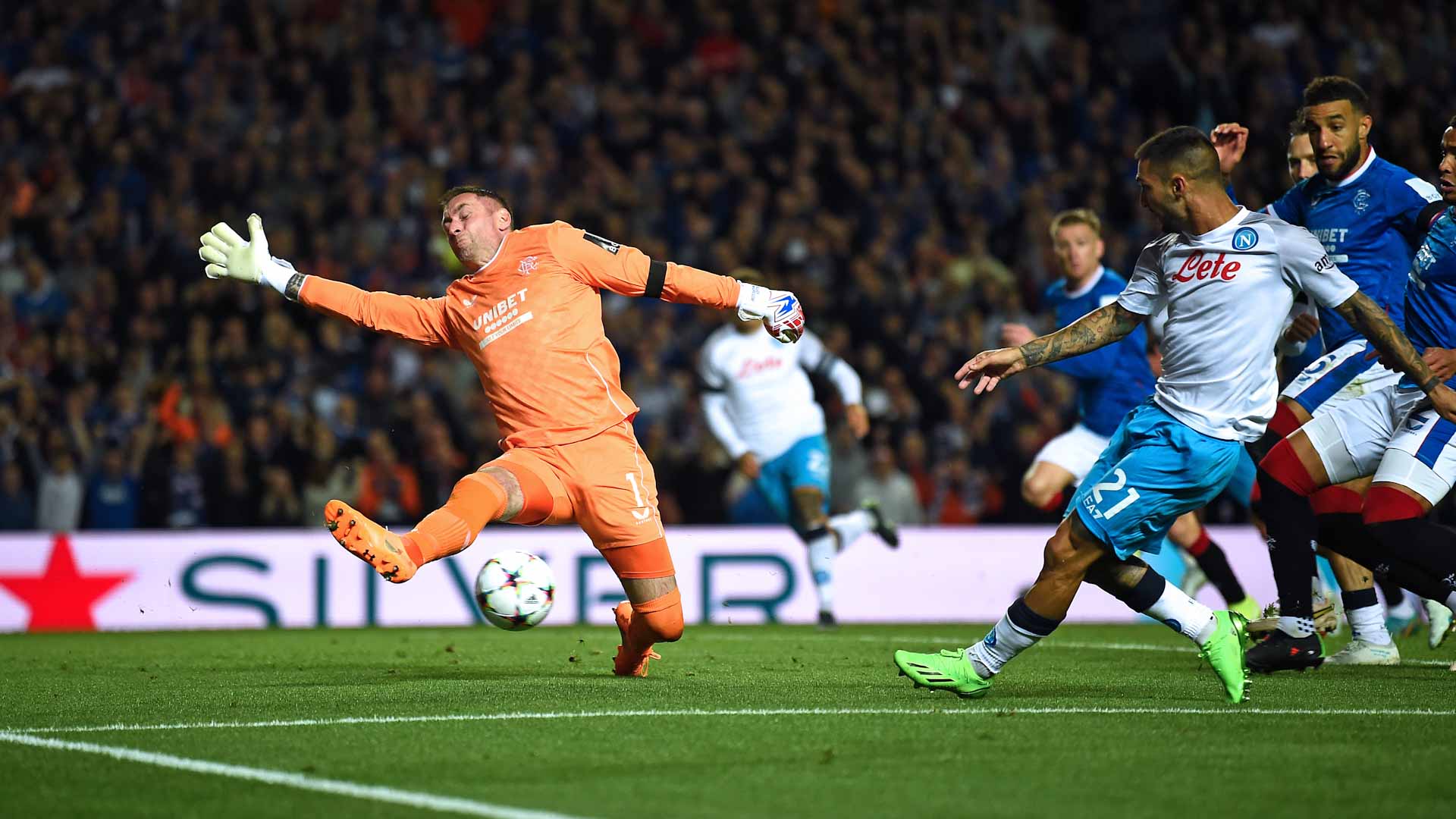 صورة بعنوان: نابولي يقسو على رينجرز في عقر داره في دوري أبطال أوروبا 