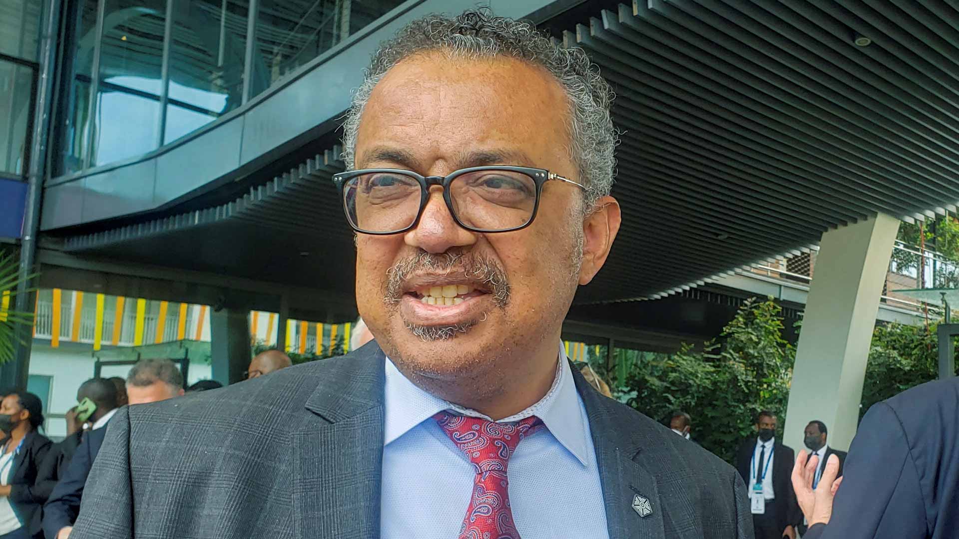 صورة بعنوان: مدير منظمة الصحة: العالم أقرب من أي وقت للقضاء على "كوفيد-19" 