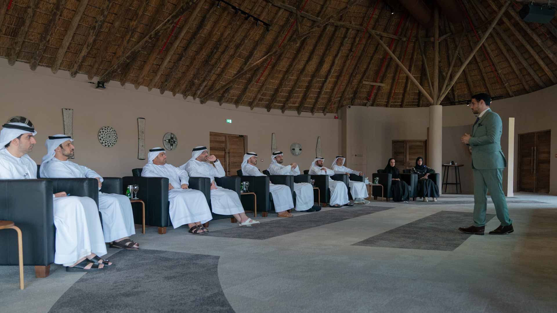 صورة بعنوان: سلطان بن أحمد القاسمي يشهد ورشة "إعلام الميتافيرس" 