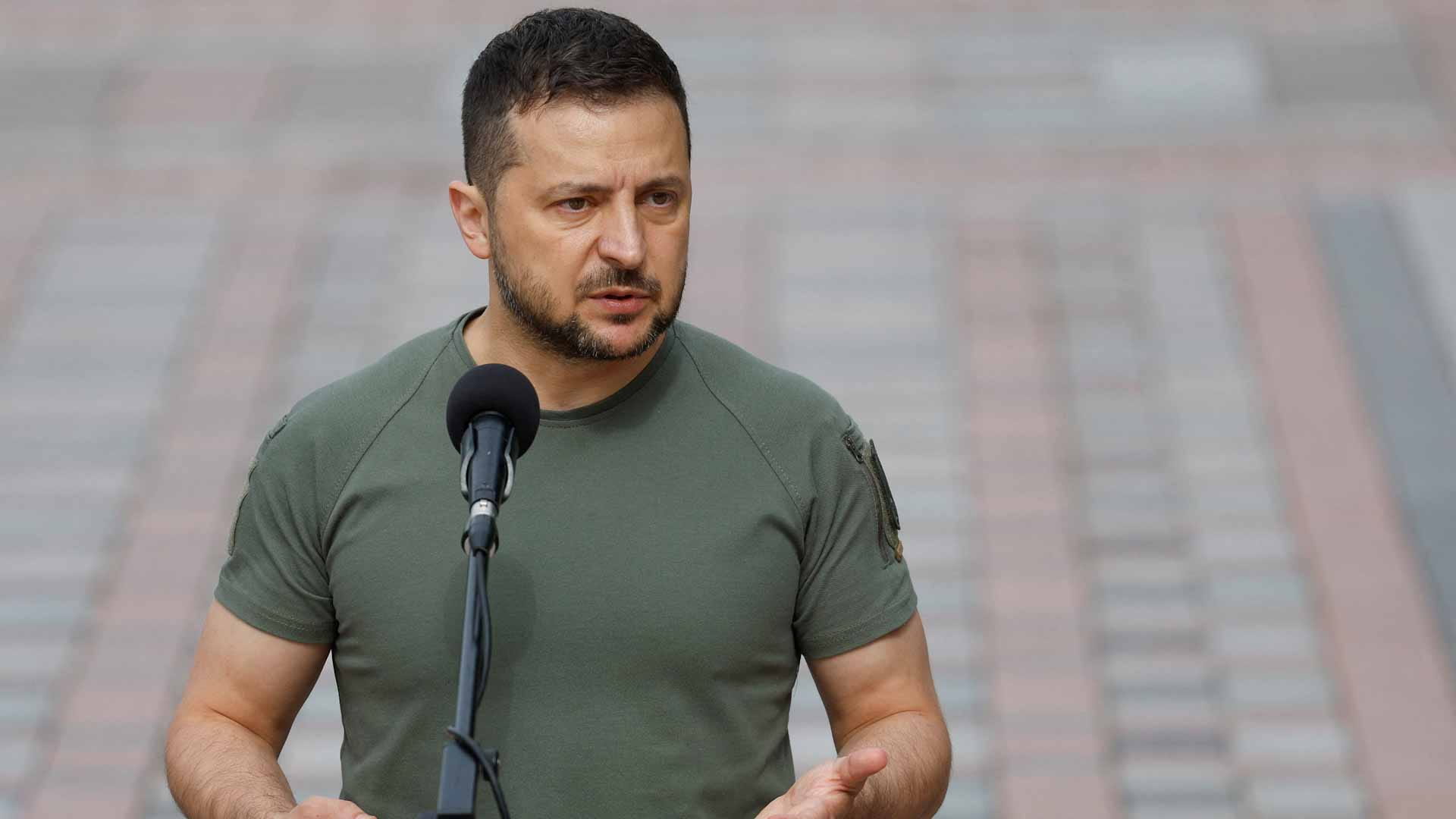 صورة بعنوان: زيلينسكي: الدمار حل بالمدن والقرى المستعادة وروسيا قصفت شبكة مياه 